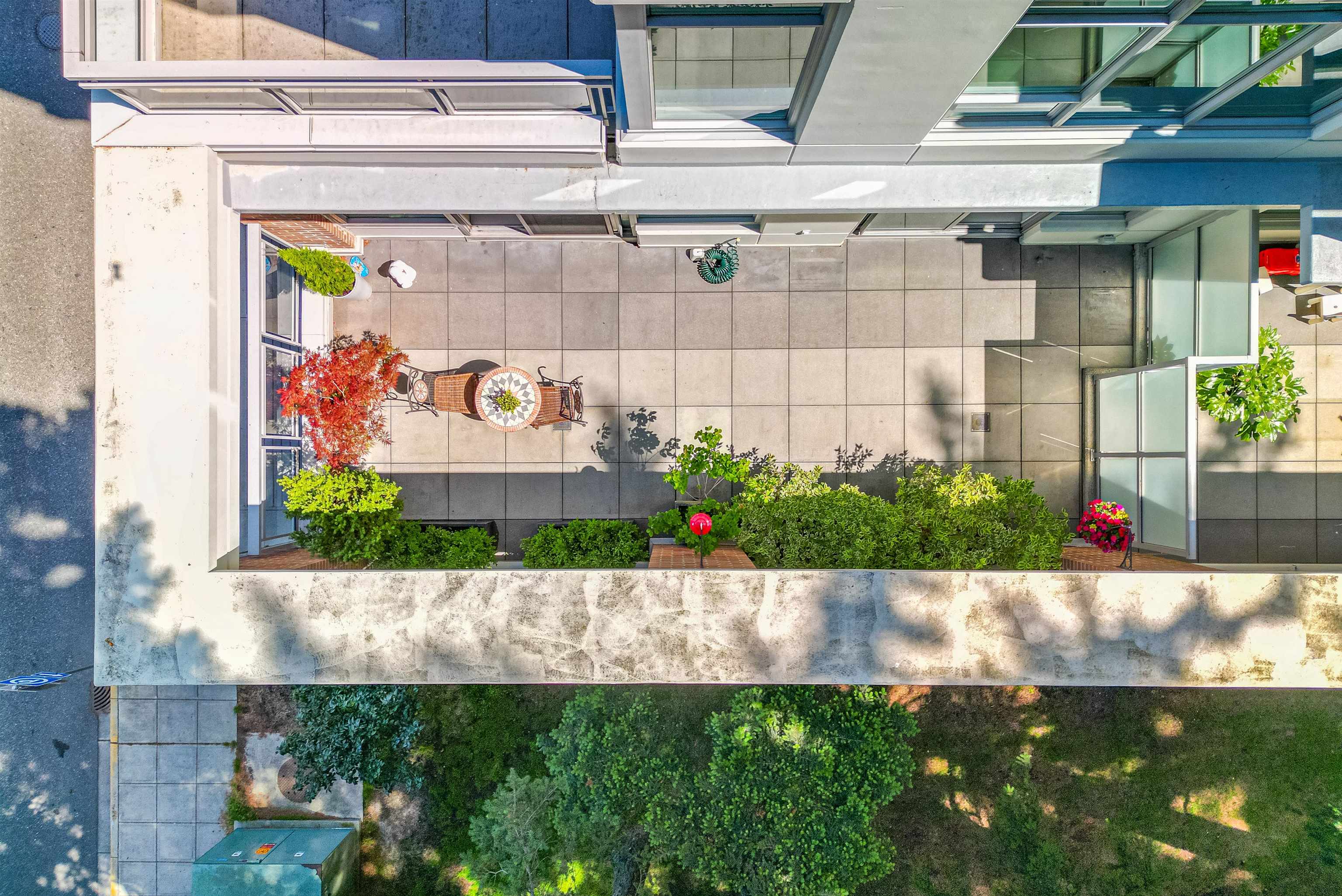 203 15152 RUSSELL AVENUE, #203