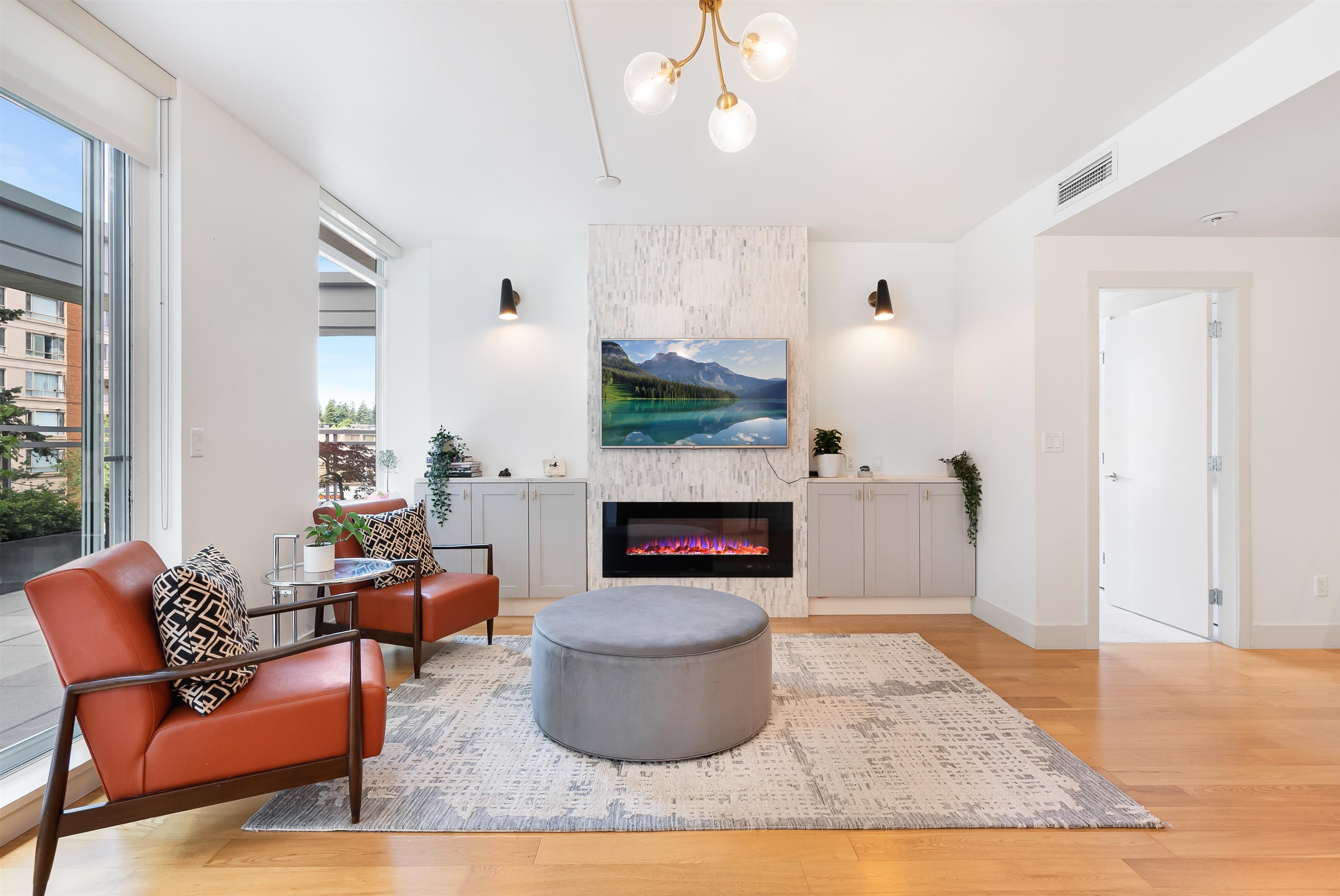 203 15152 RUSSELL AVENUE, #203