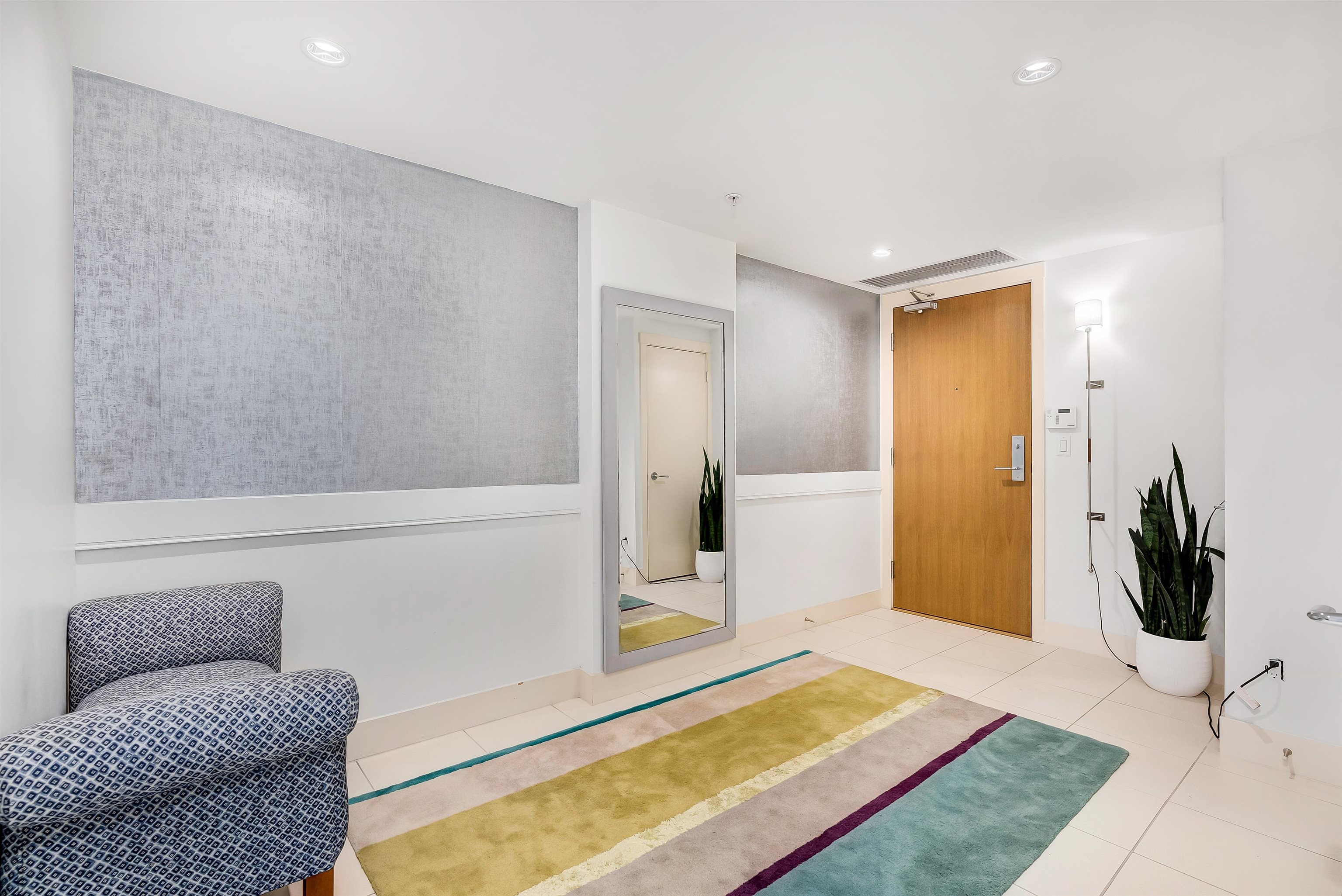 203 15152 RUSSELL AVENUE, #203