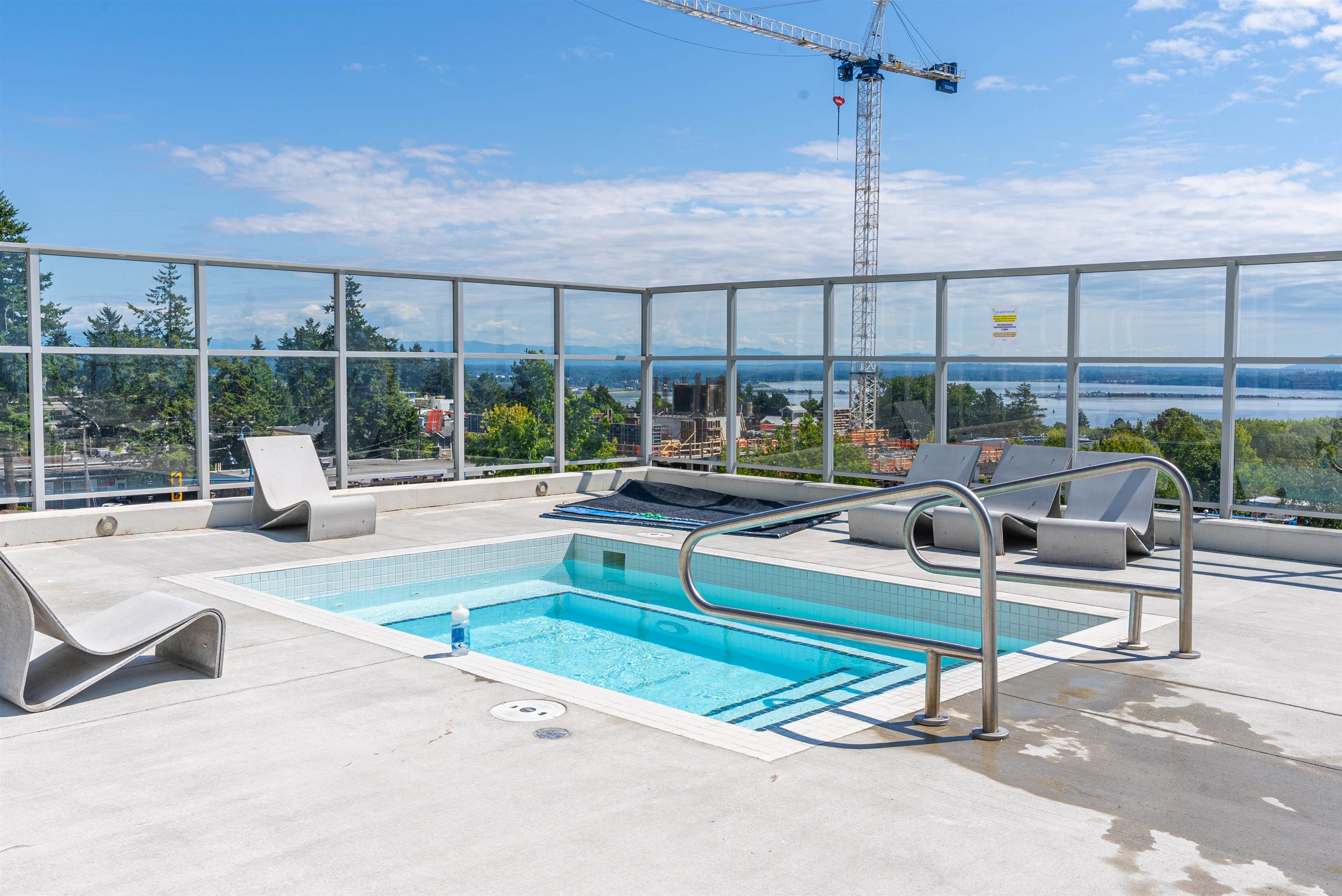 203 15152 RUSSELL AVENUE, #203
