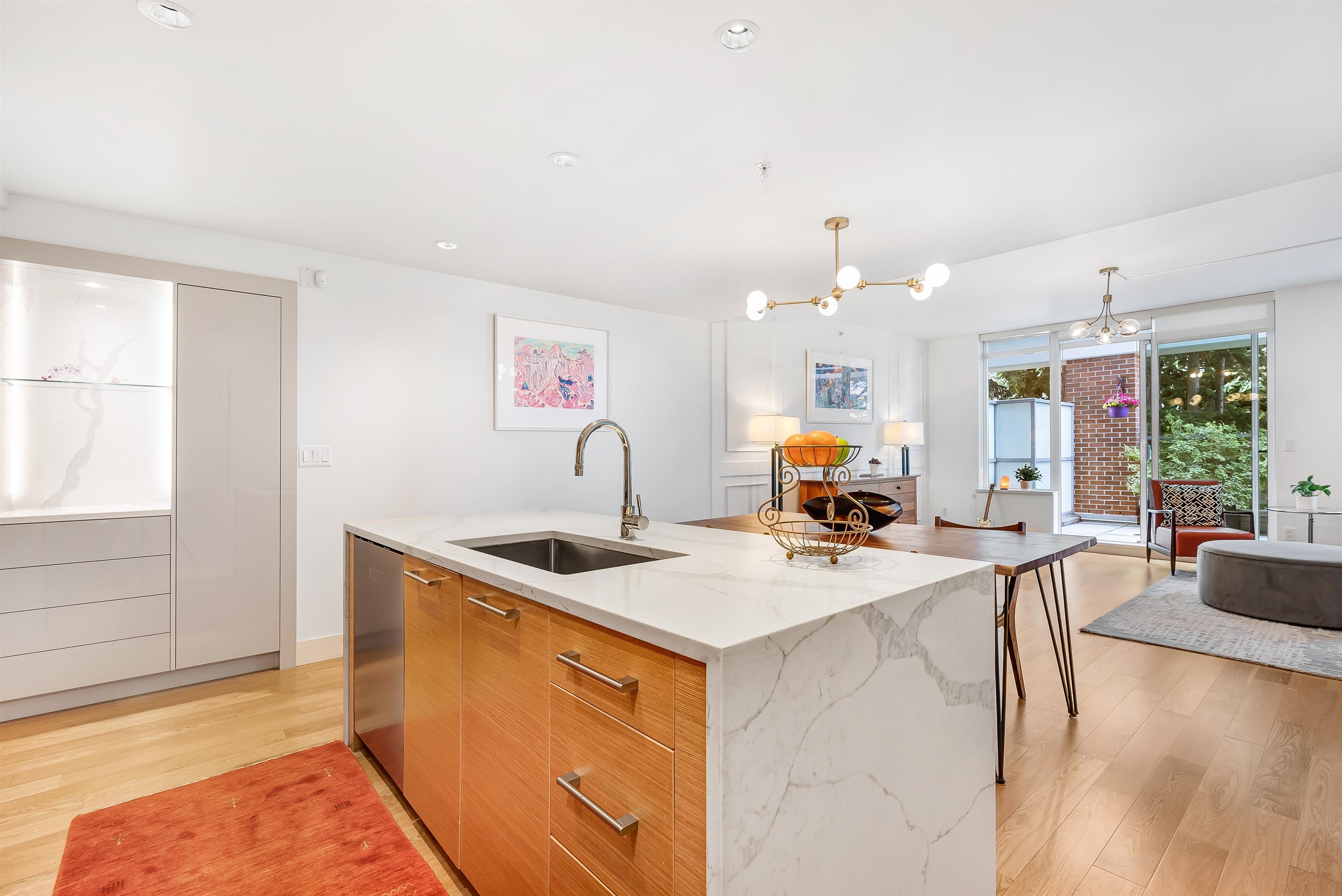 203 15152 RUSSELL AVENUE, #203