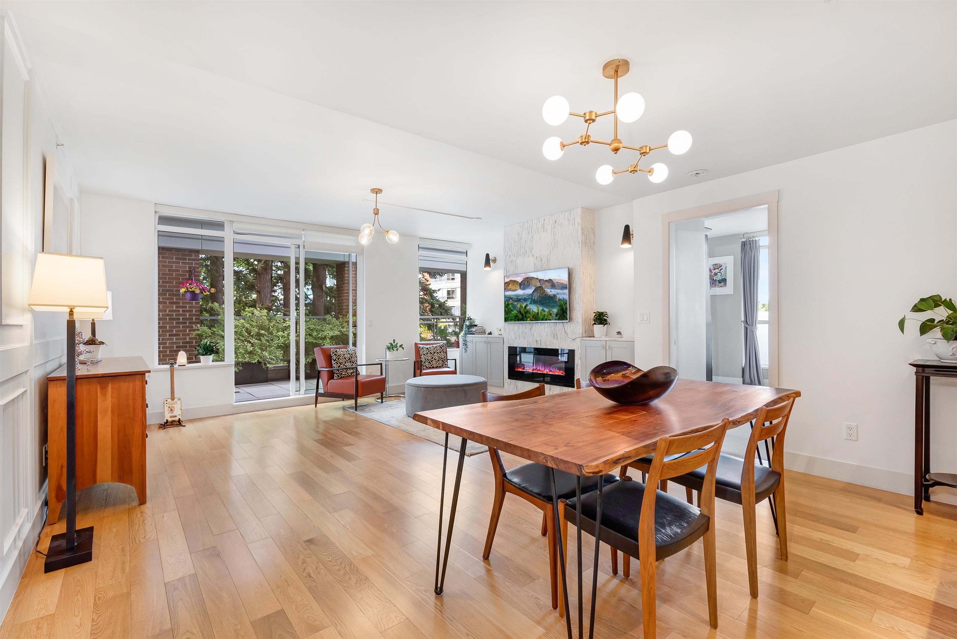 203 15152 RUSSELL AVENUE, #203