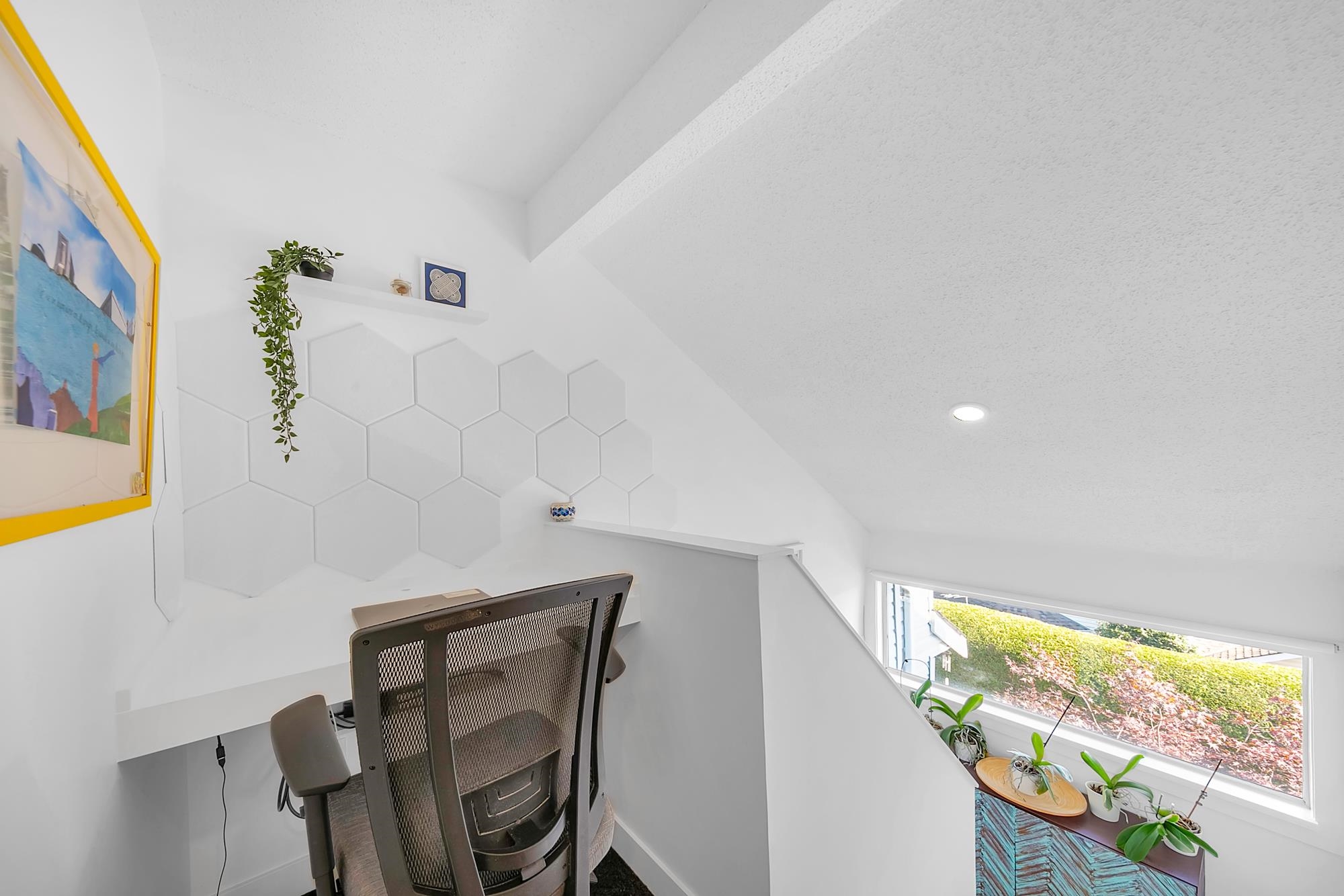 402 1176 FALCON DRIVE, #402