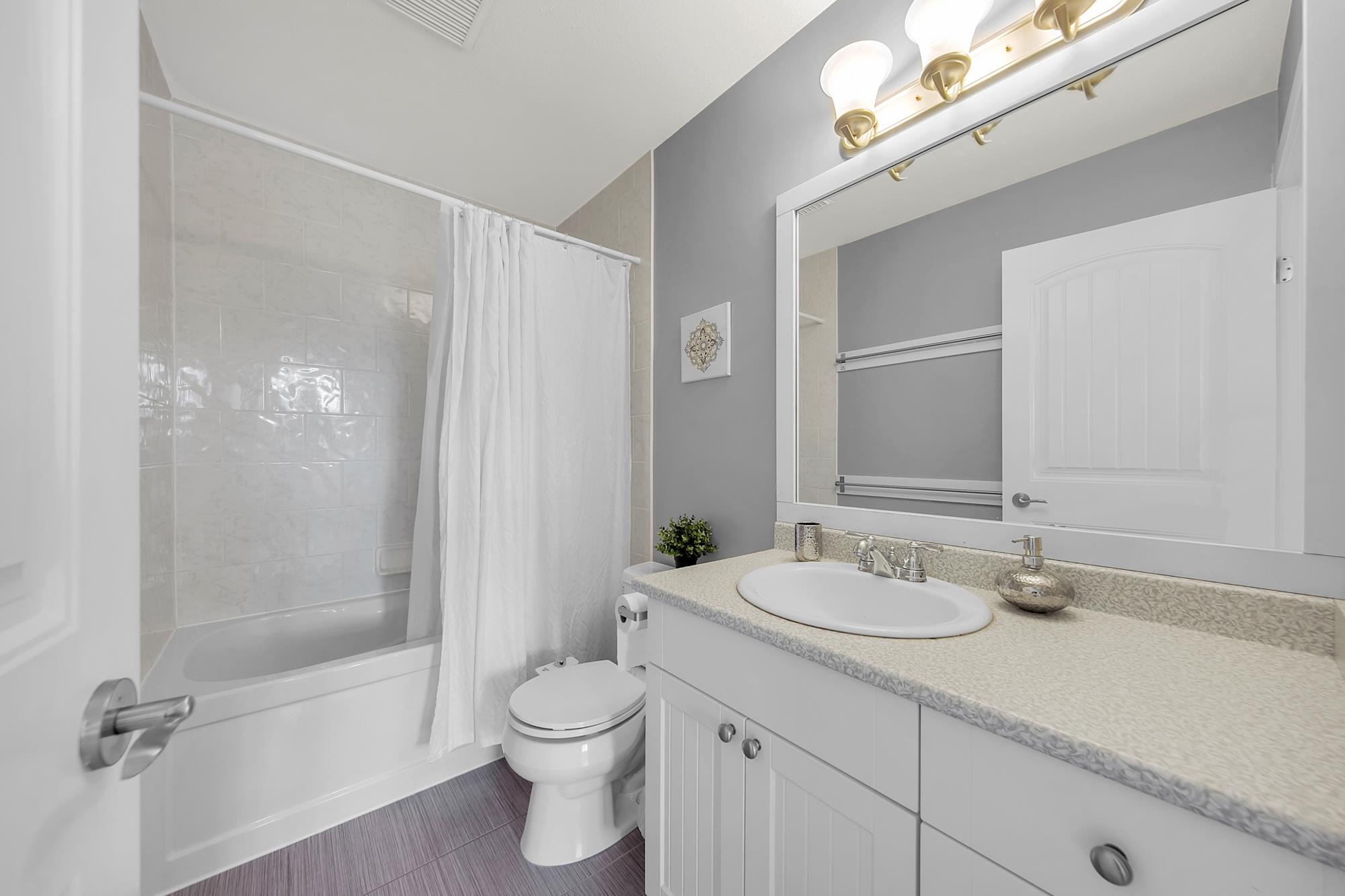402 1176 FALCON DRIVE, #402