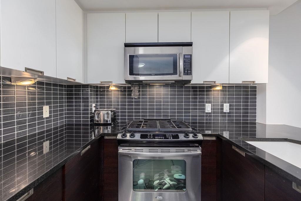 804 2968 GLEN DRIVE, #804
