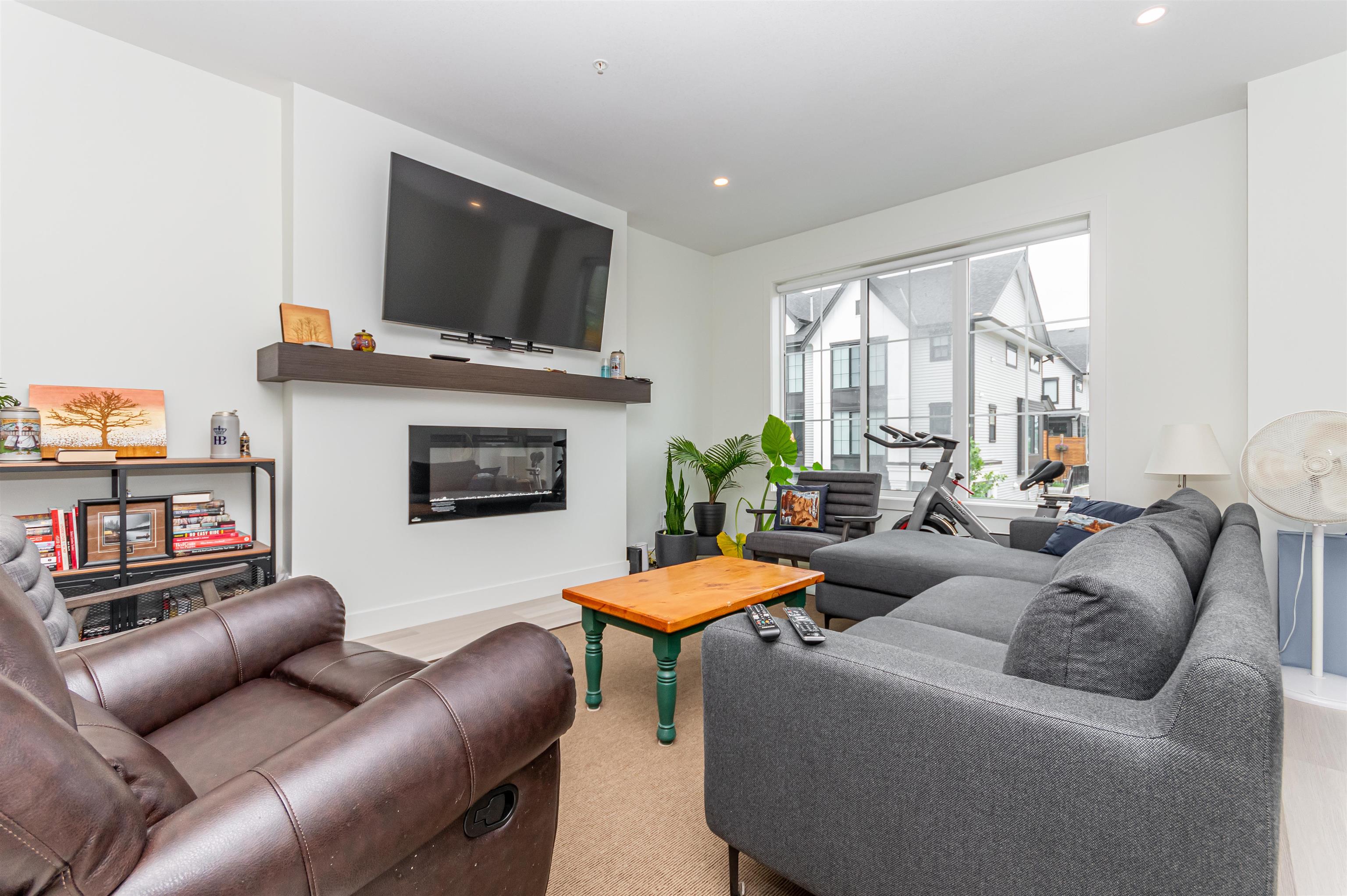 13 5480 PEBBLE LANE, #13
