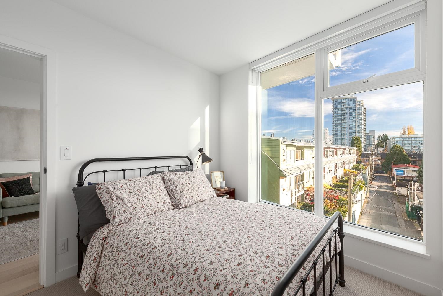518 2220 KINGSWAY, #518