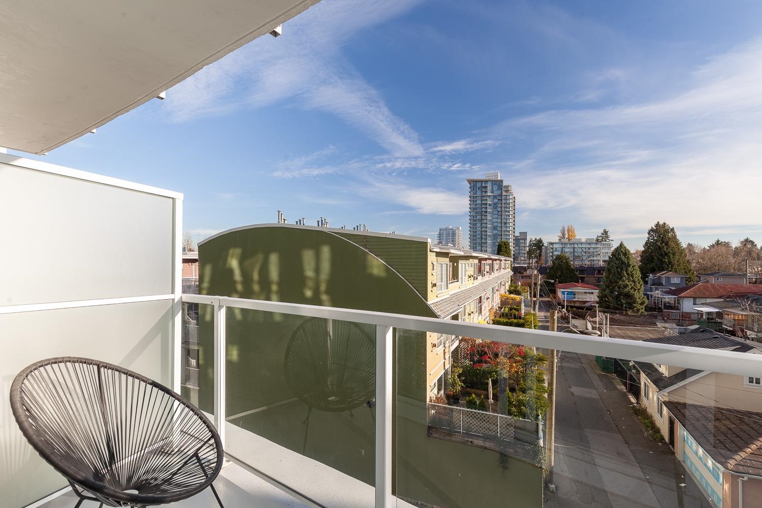 518 2220 KINGSWAY, #518