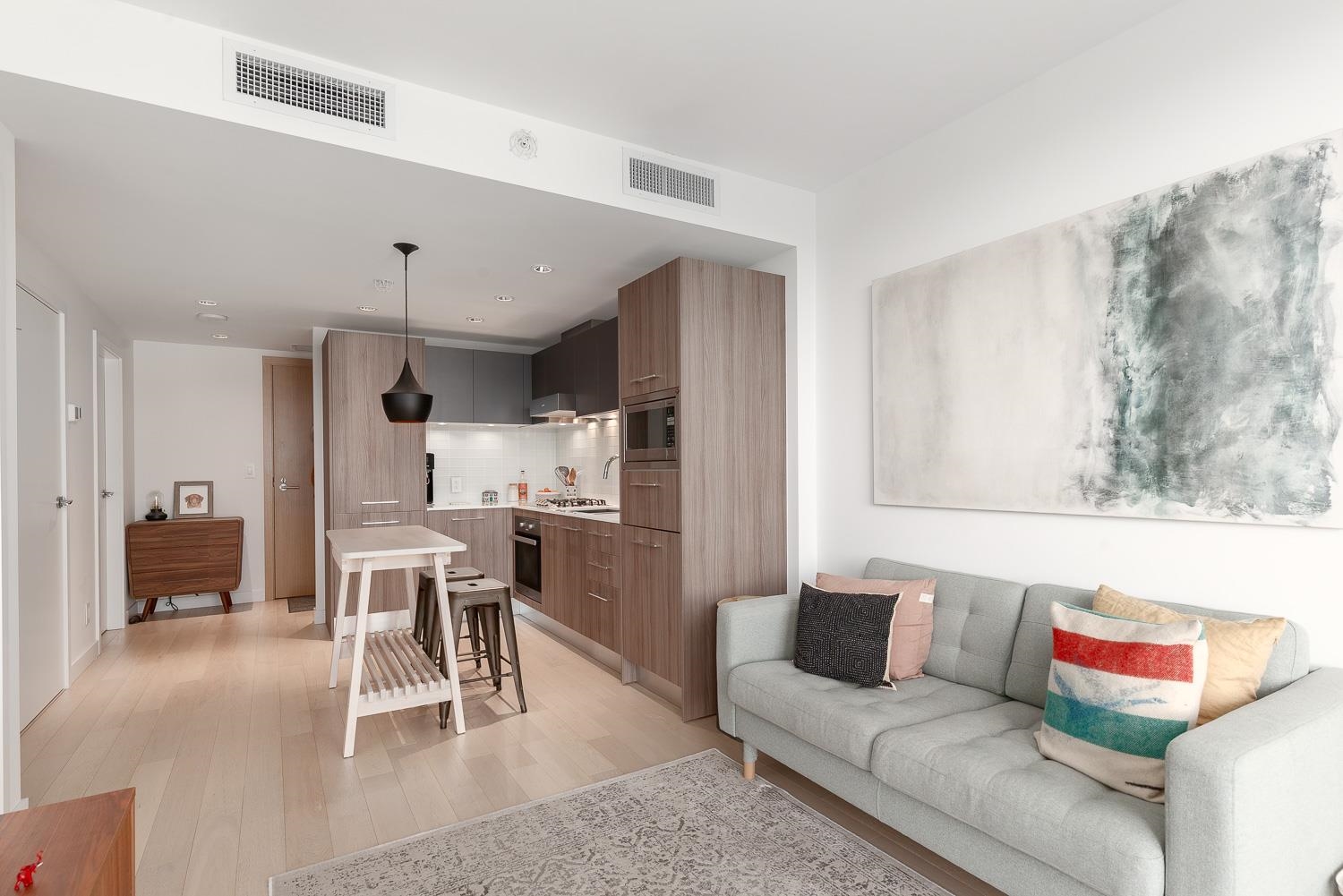 518 2220 KINGSWAY, #518