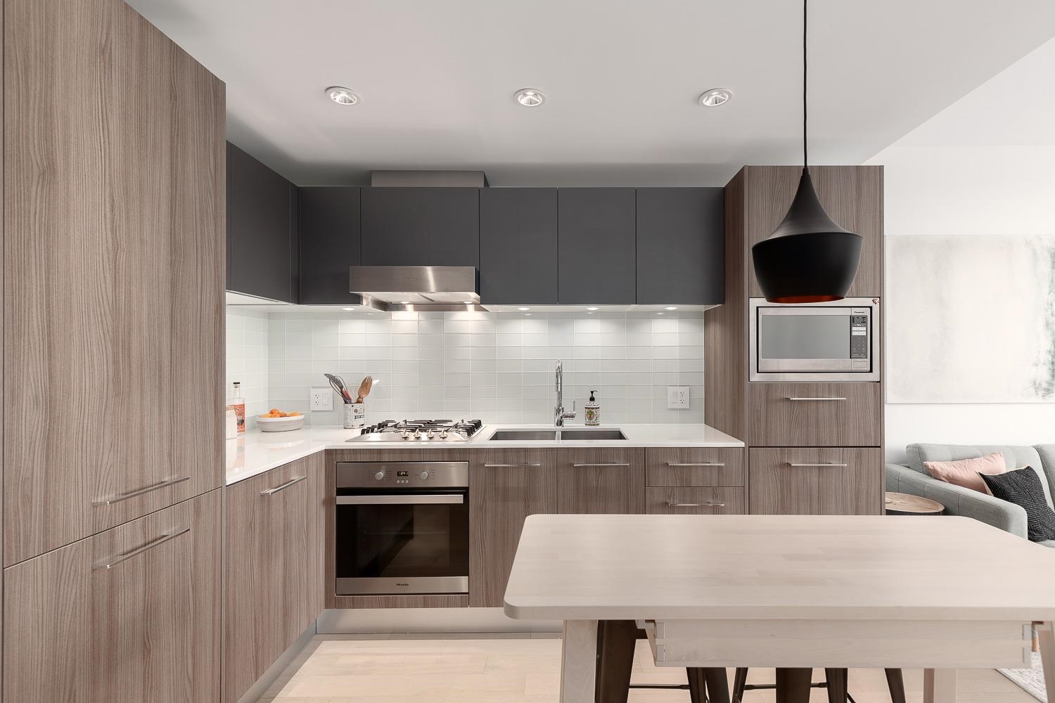 518 2220 KINGSWAY, #518