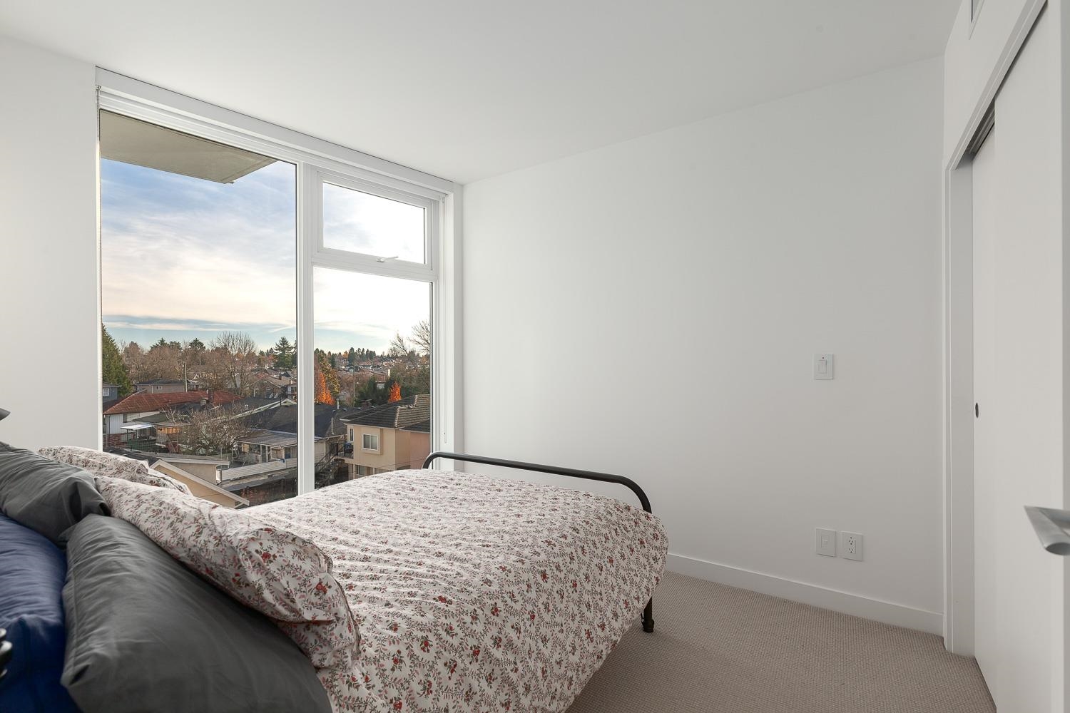 518 2220 KINGSWAY, #518