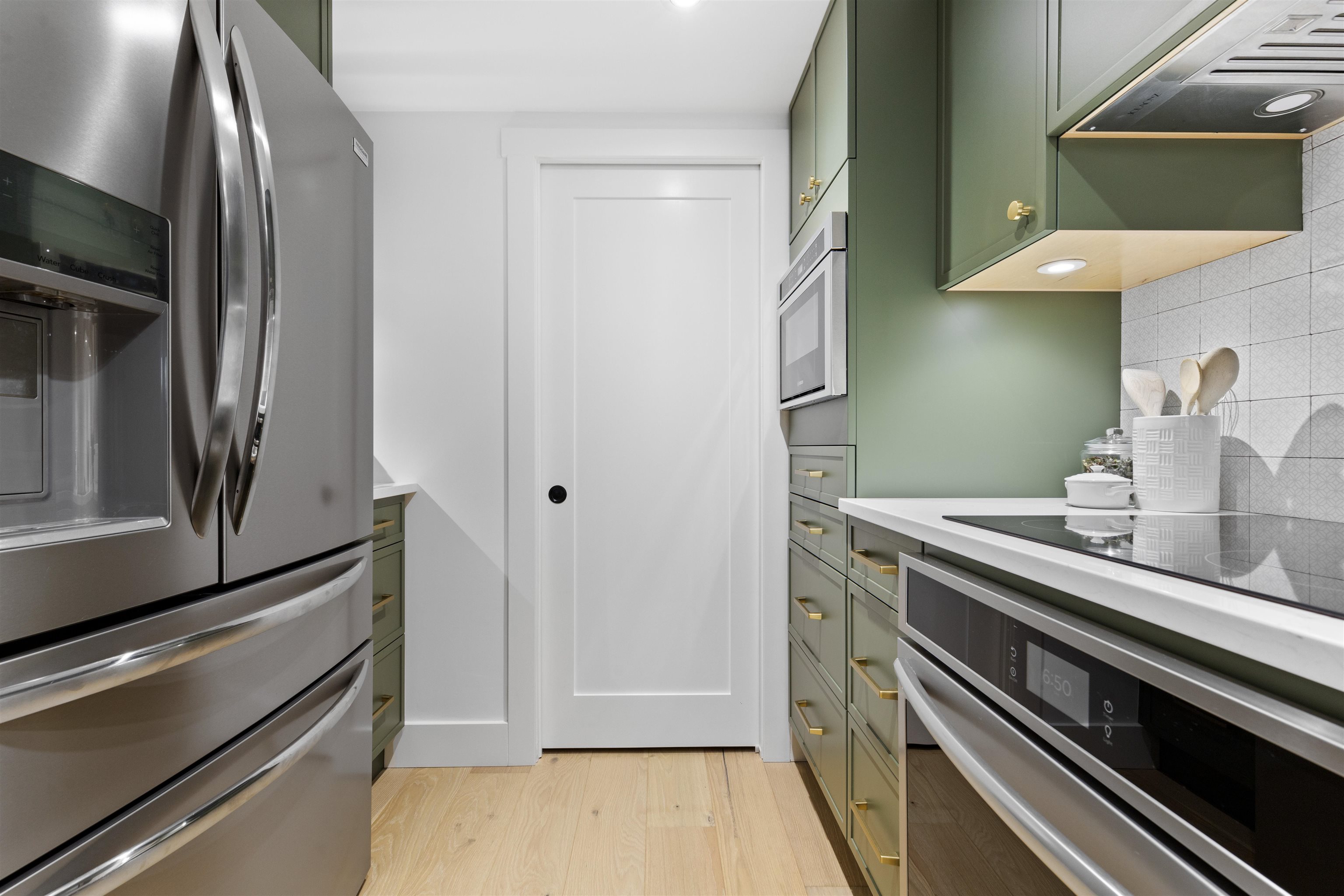 1403 290 NEWPORT DRIVE, #1403