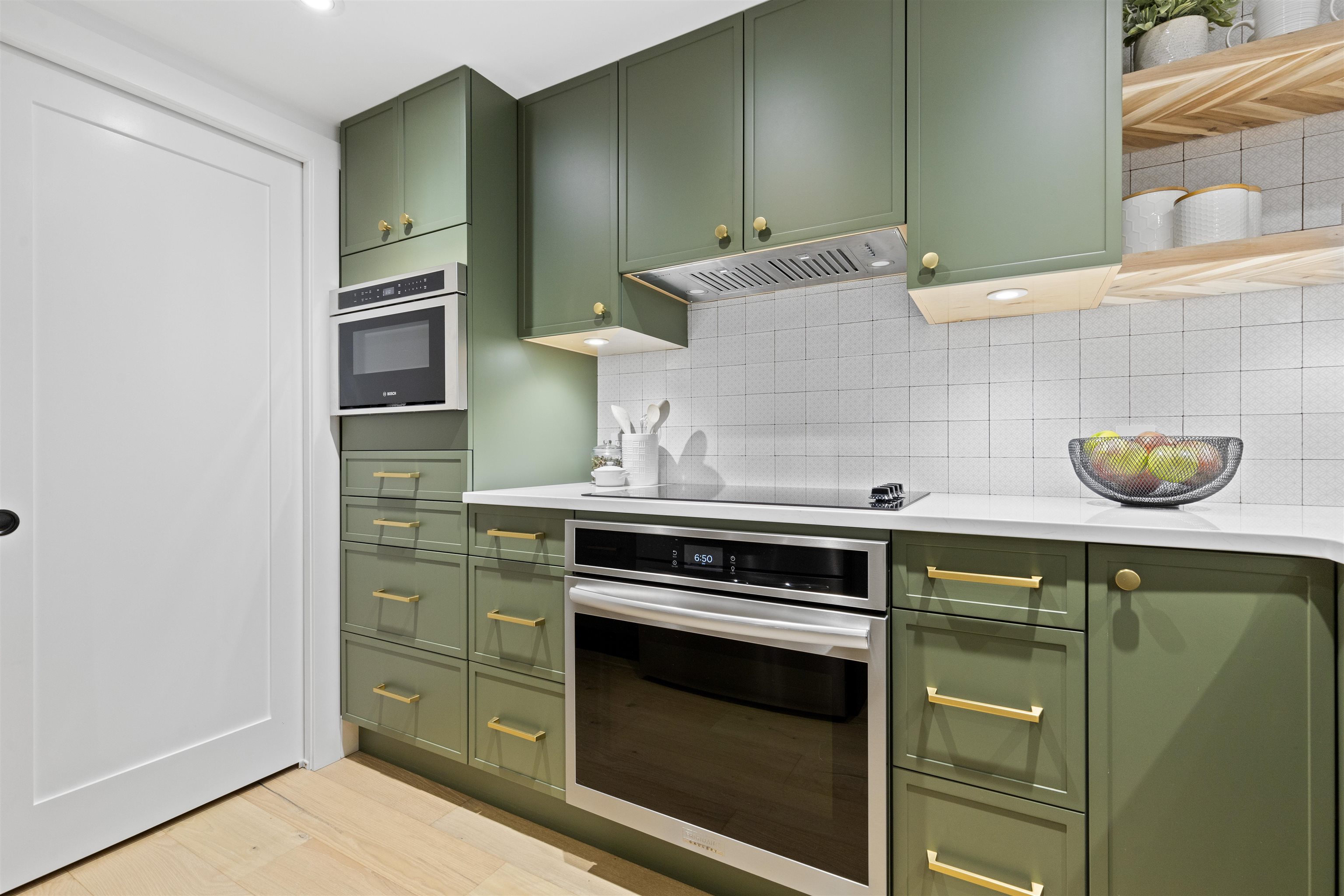 1403 290 NEWPORT DRIVE, #1403