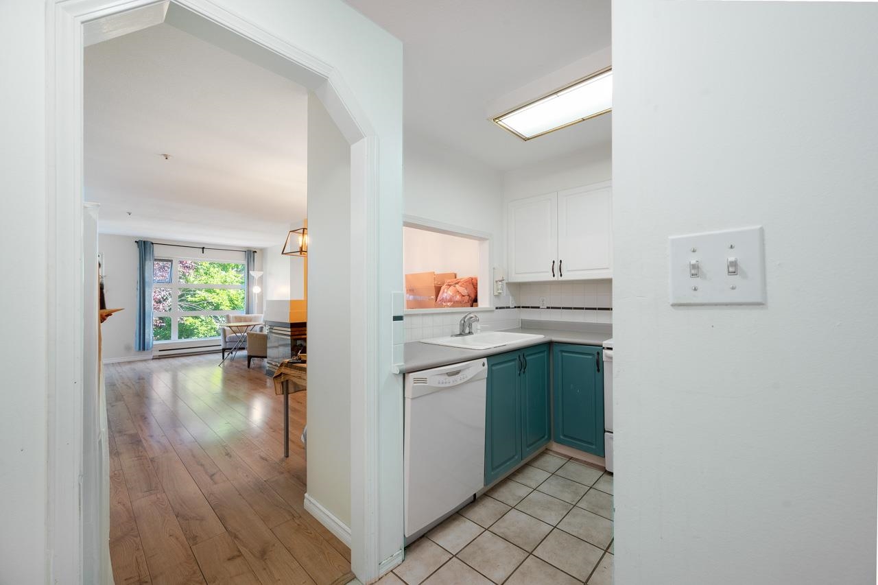302 2815 YEW STREET, #302