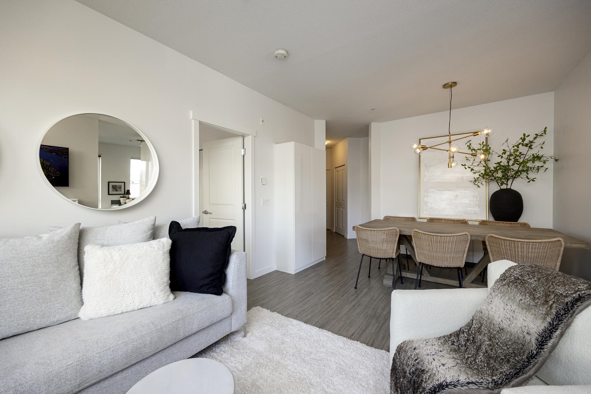 204 217 W 8TH STREET, #204