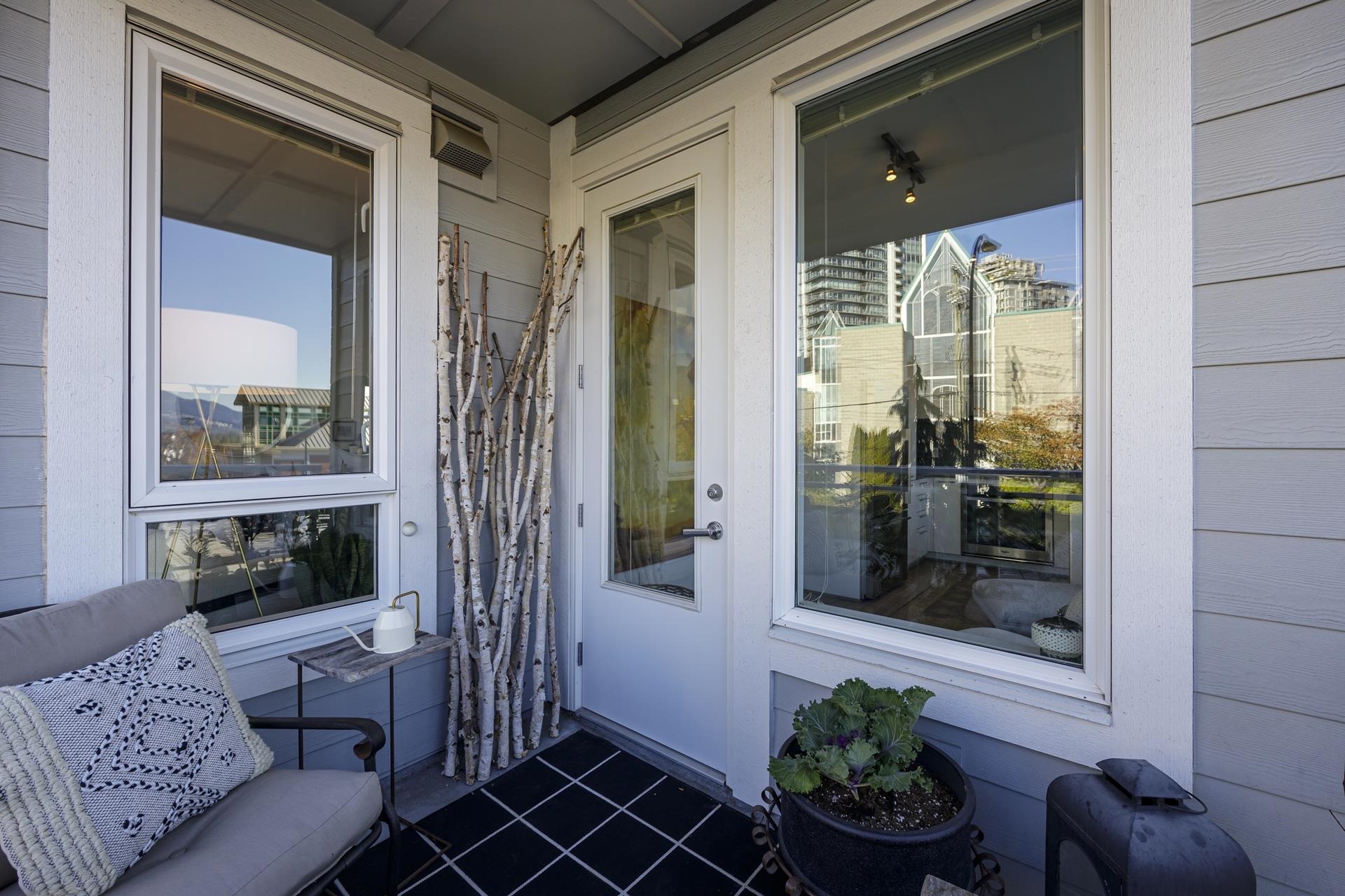 204 217 W 8TH STREET, #204
