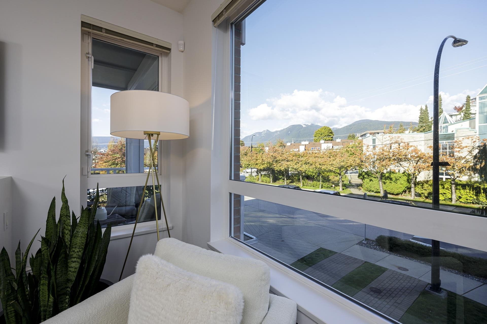 204 217 W 8TH STREET, #204