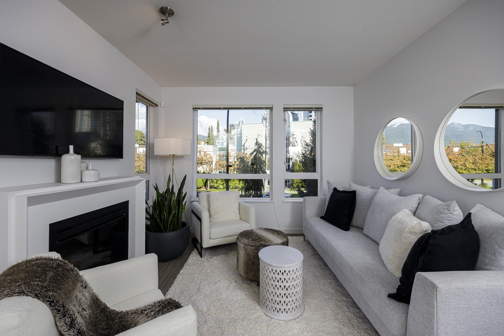 204 217 W 8TH STREET, #204