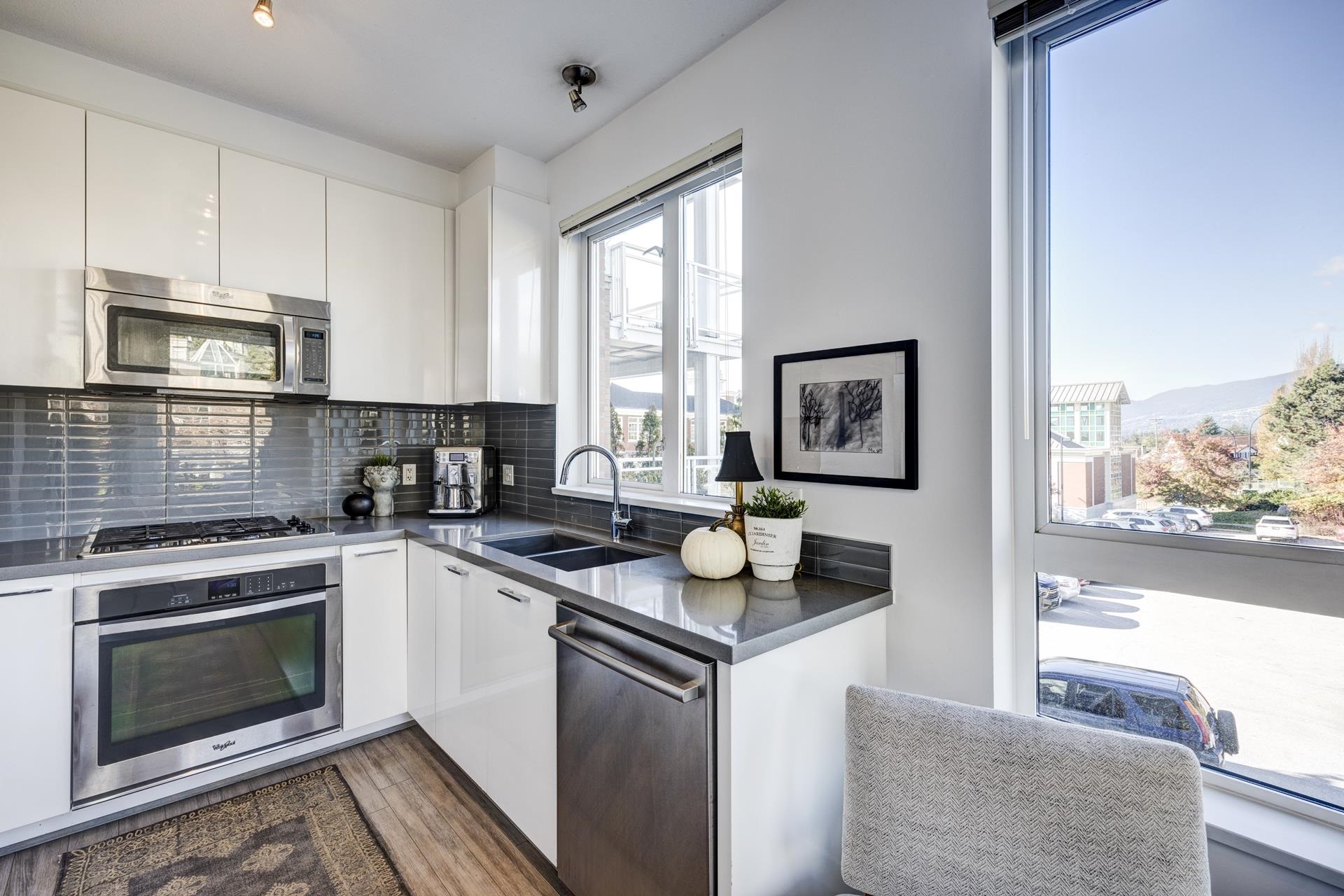 204 217 W 8TH STREET, #204