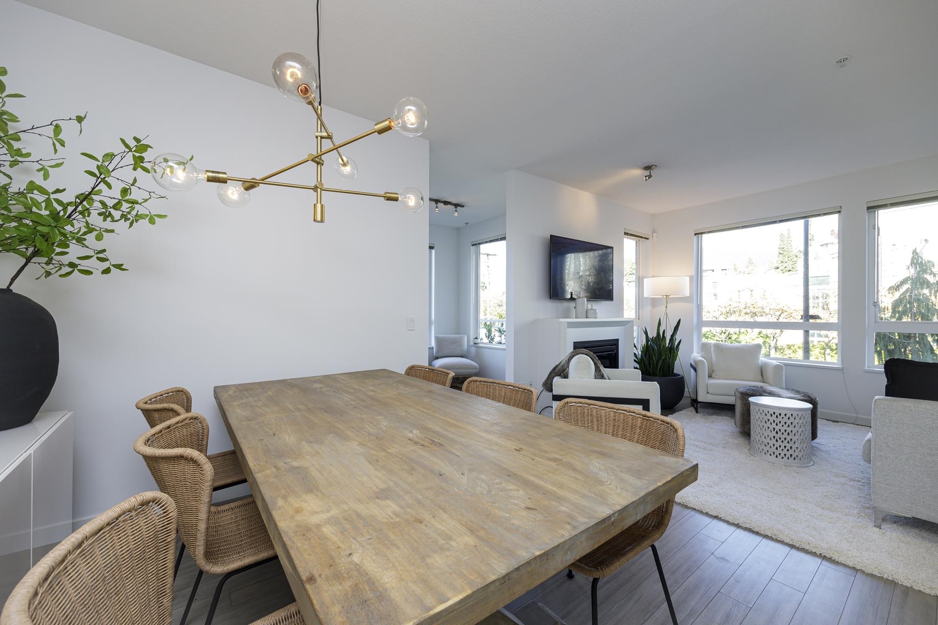 204 217 W 8TH STREET, #204