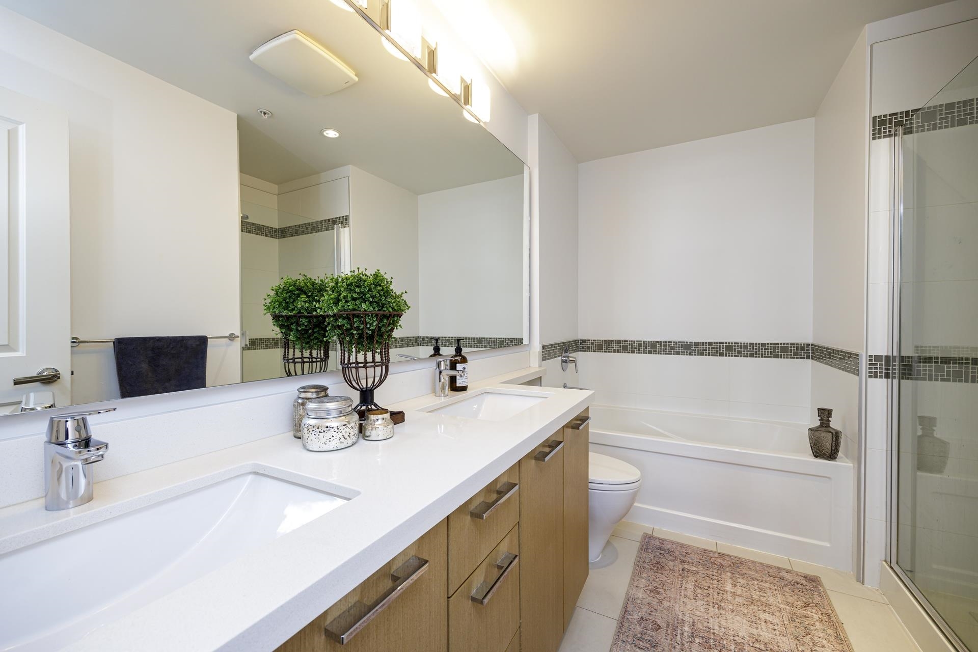 204 217 W 8TH STREET, #204