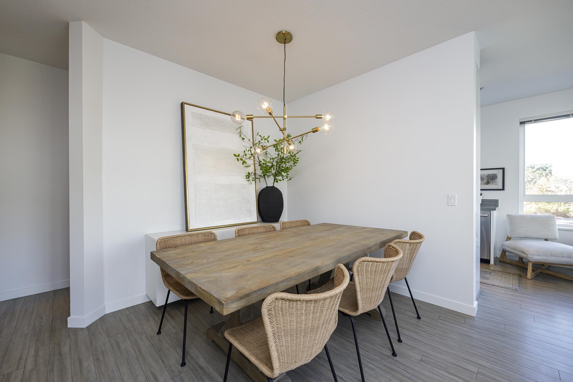 204 217 W 8TH STREET, #204