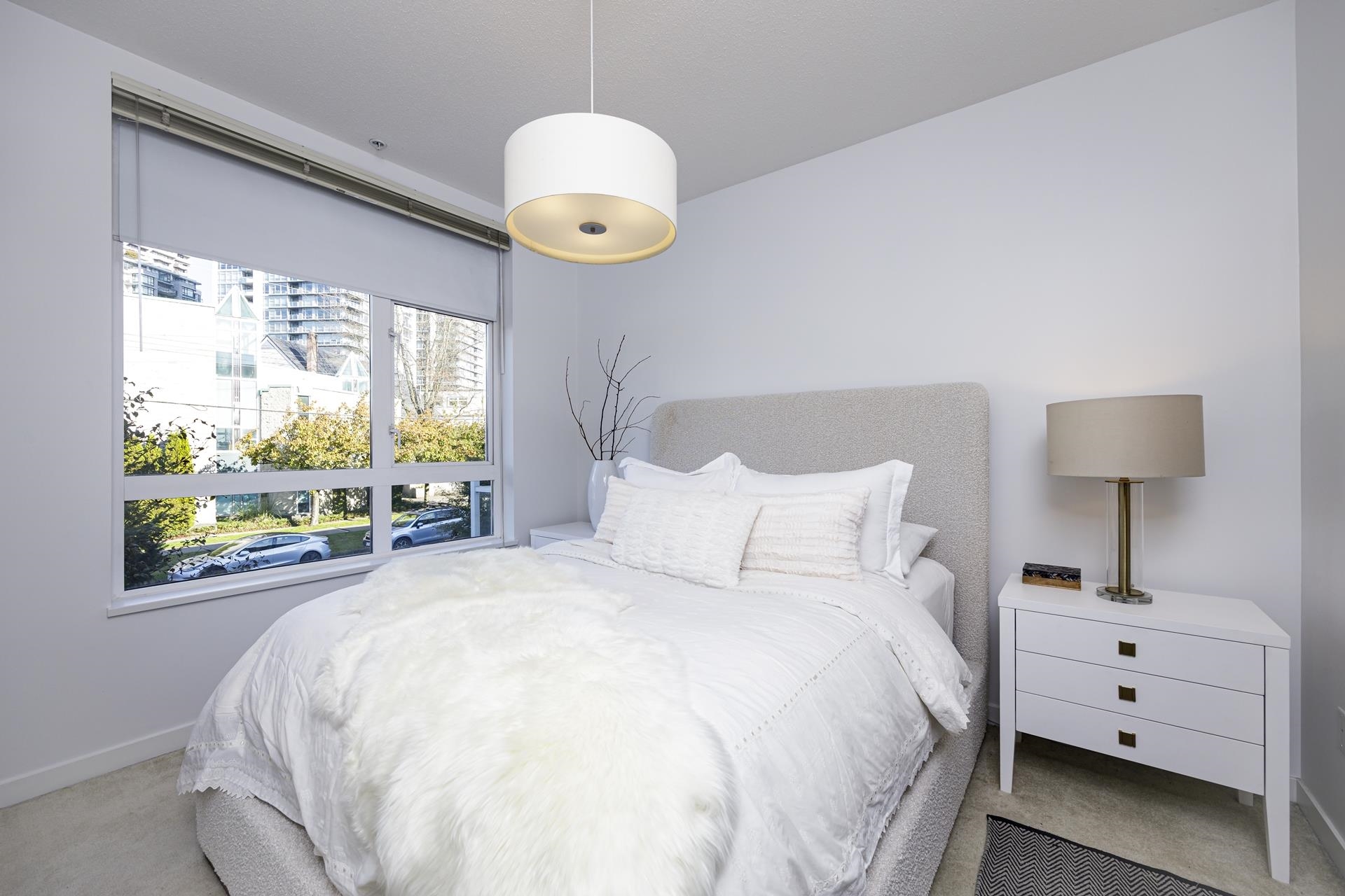 204 217 W 8TH STREET, #204