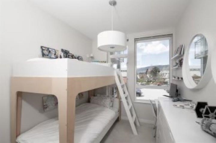 204 217 W 8TH STREET, #204
