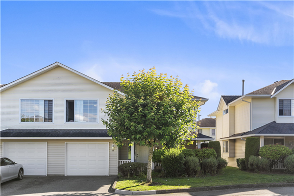 18 31255 Upper Maclure Road