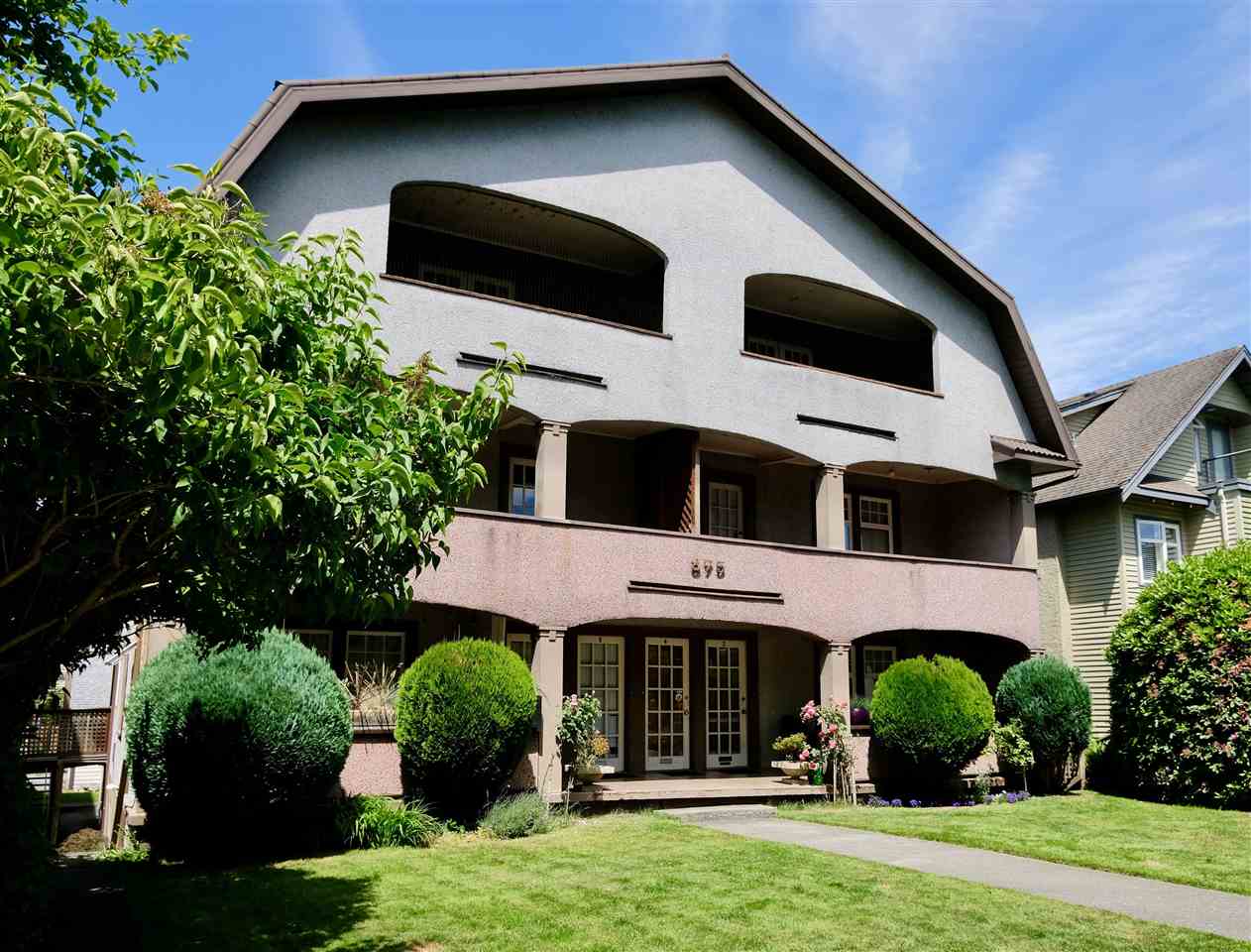 875 W 14th Avenue