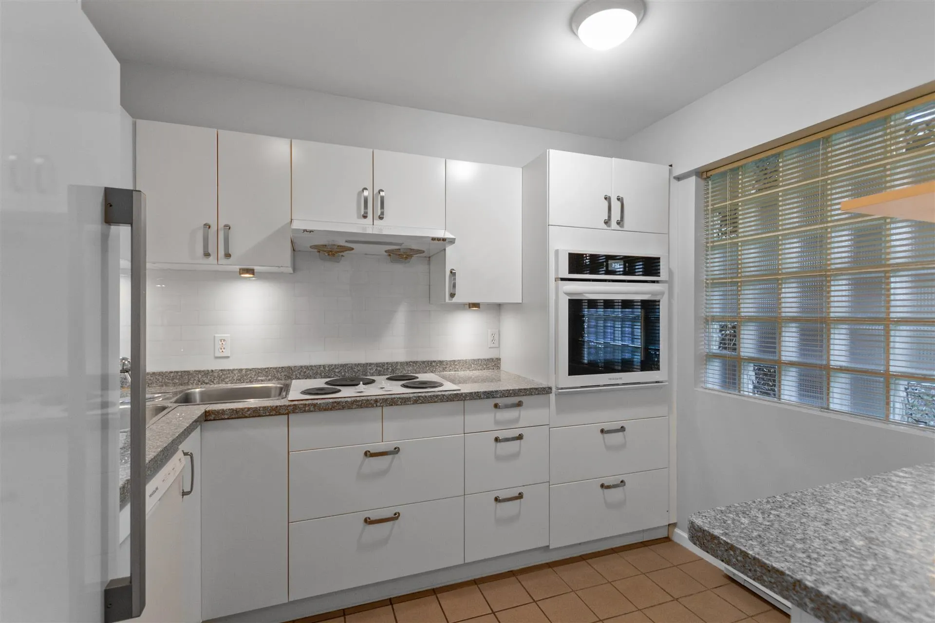 201 4688 W 10th Avenue