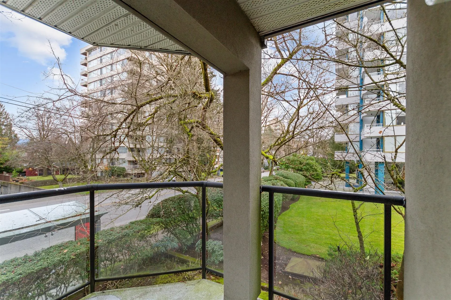 201 4688 W 10th Avenue