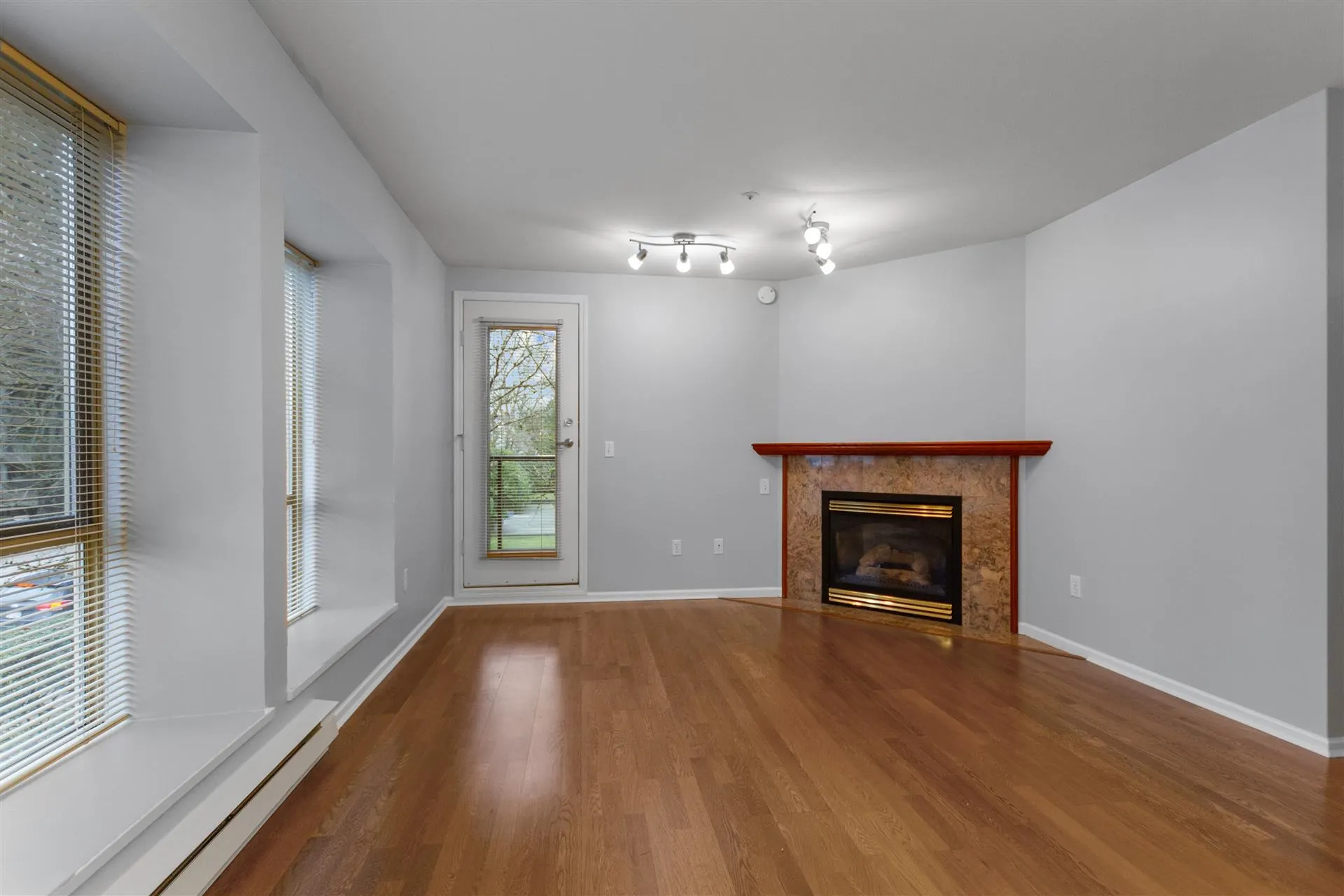 201 4688 W 10th Avenue