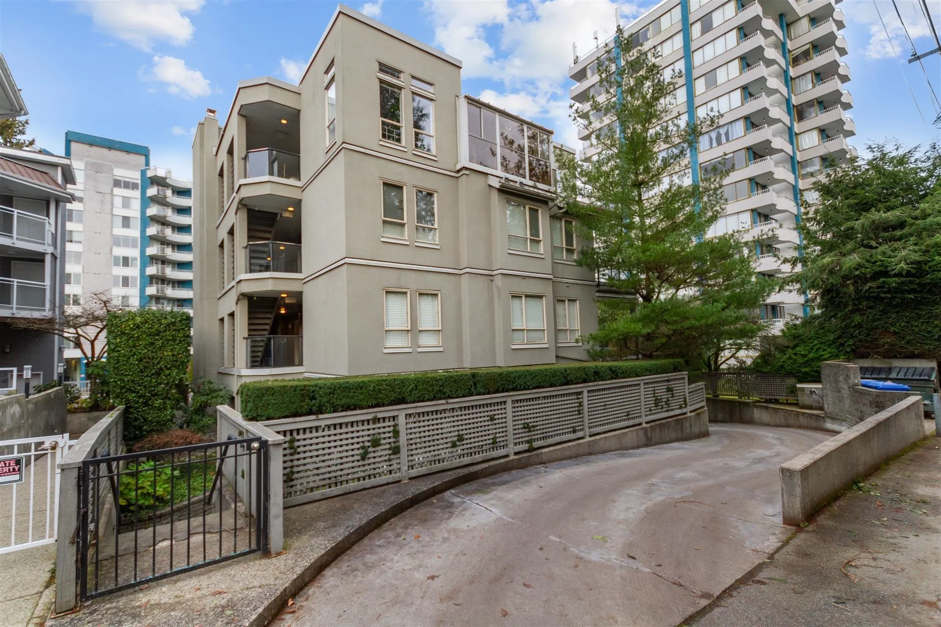 201 4688 W 10th Avenue