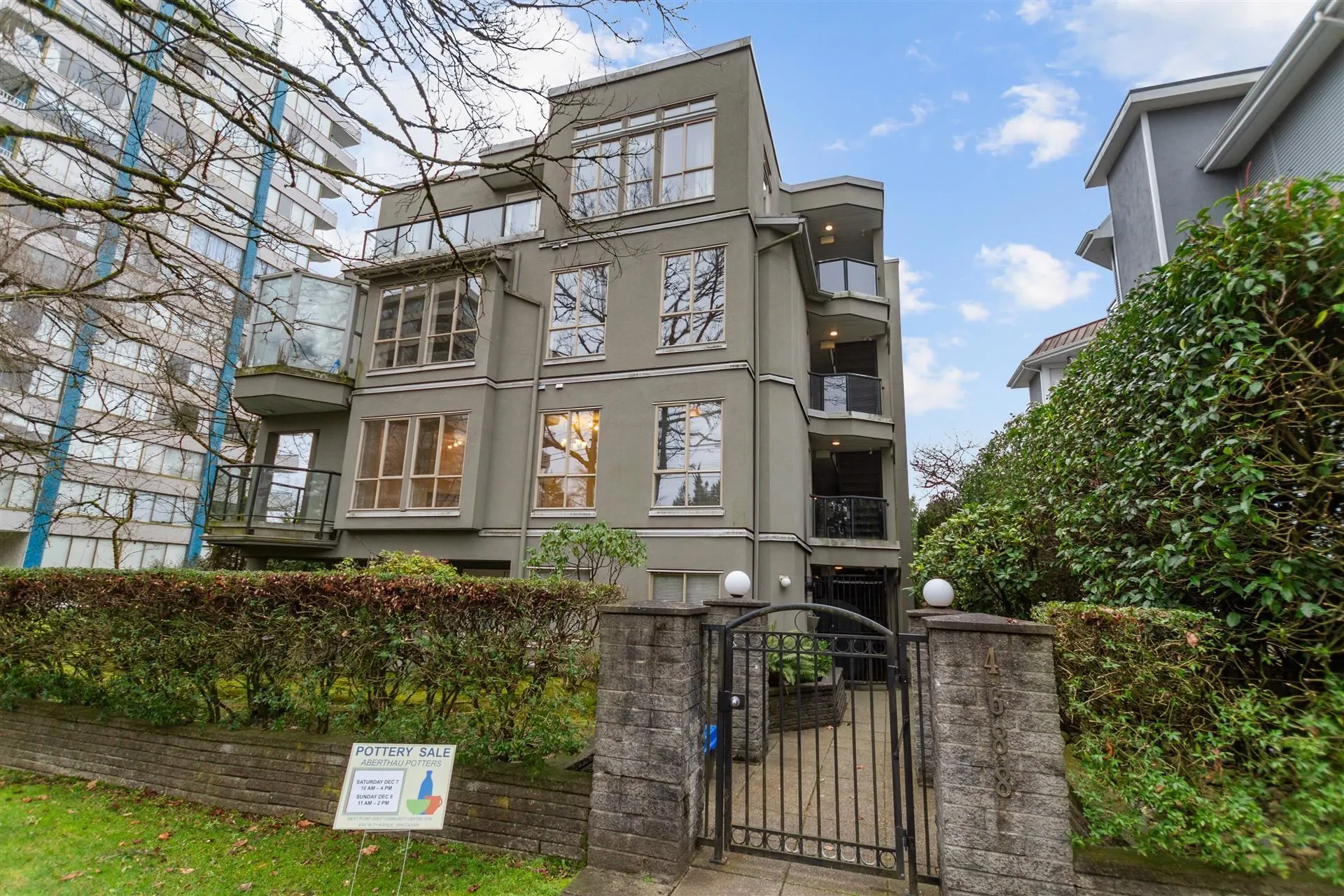 201 4688 W 10th Avenue