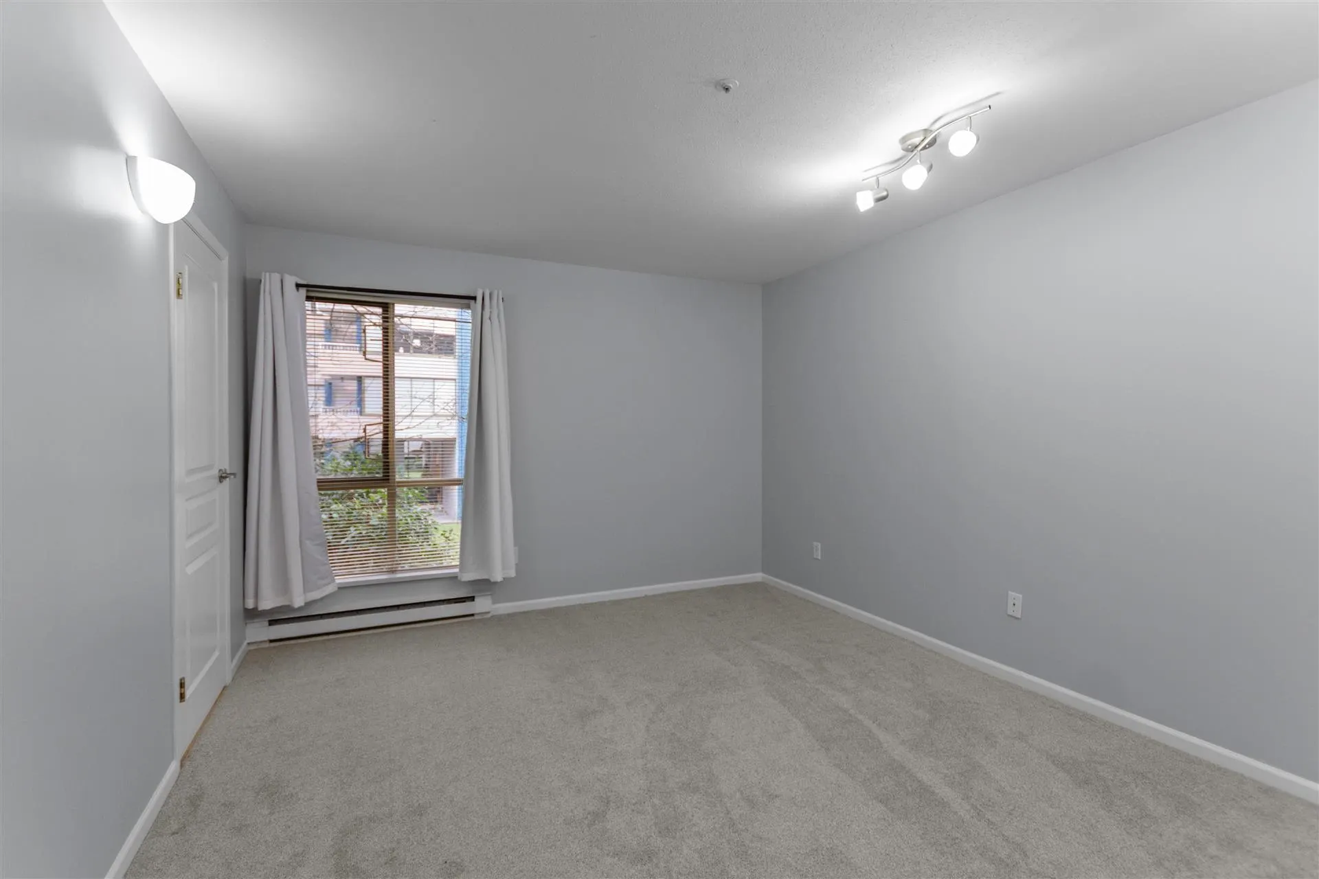 201 4688 W 10th Avenue