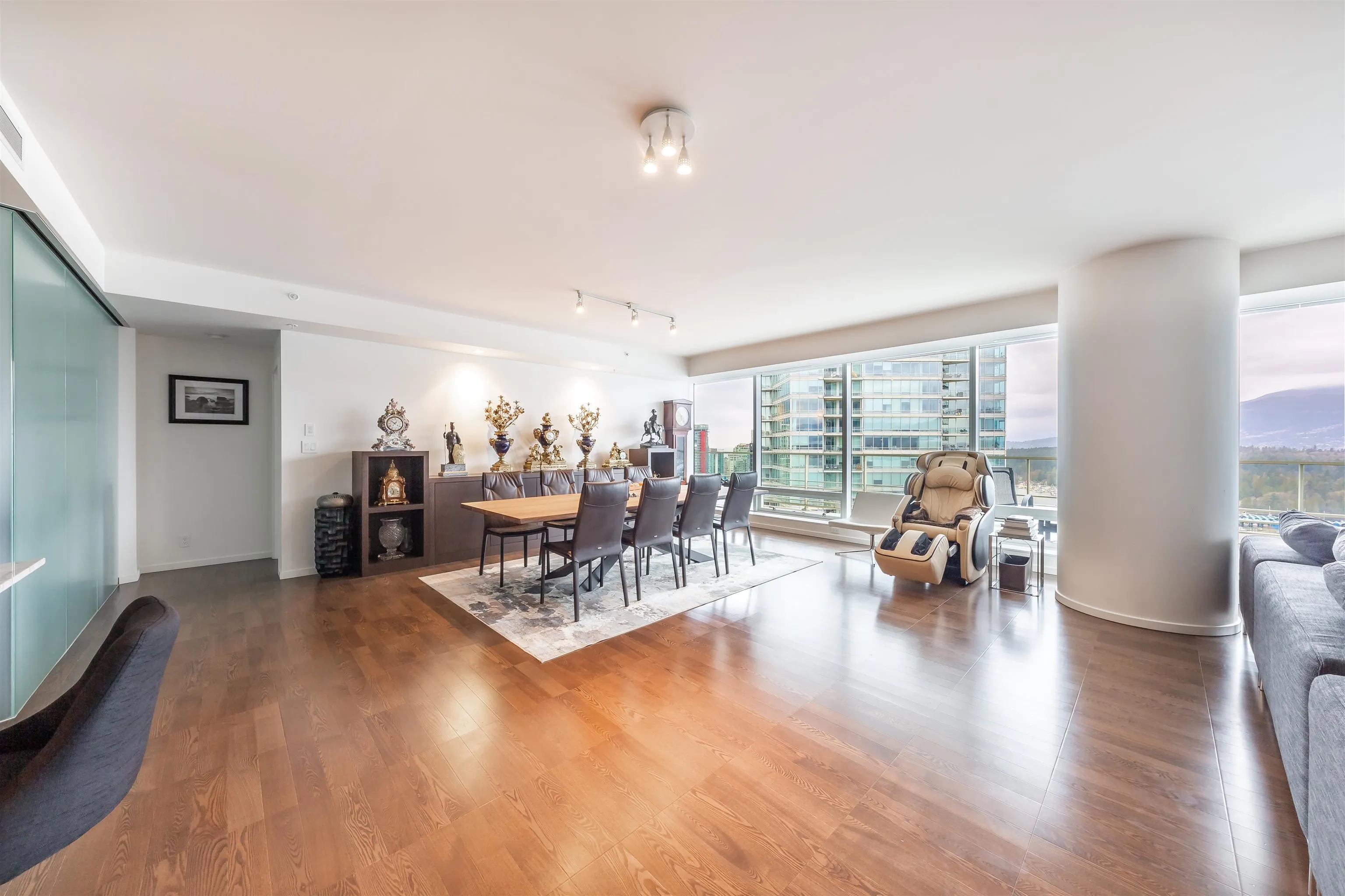 3506 1011 W Cordova Street