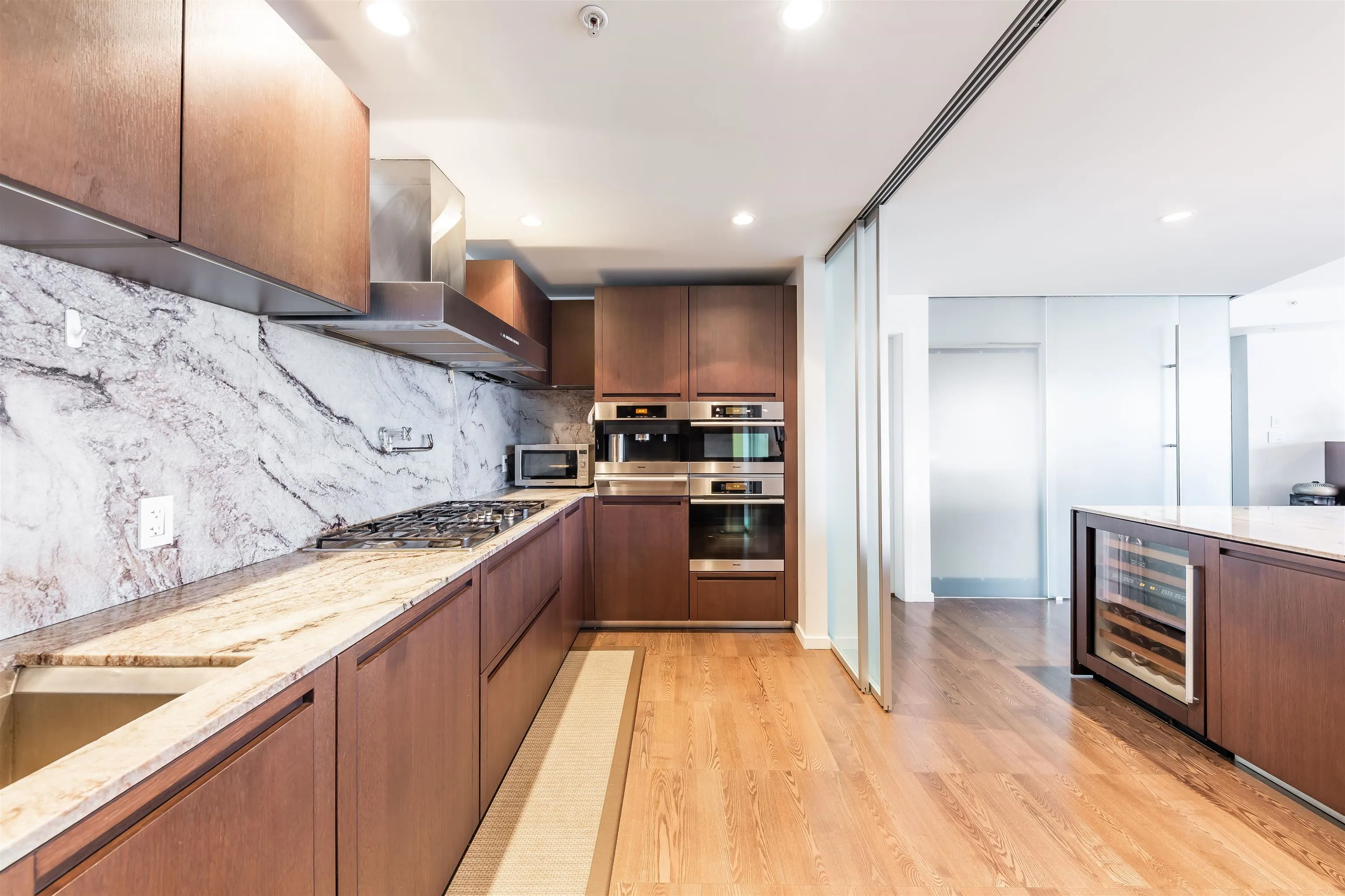 3506 1011 W Cordova Street