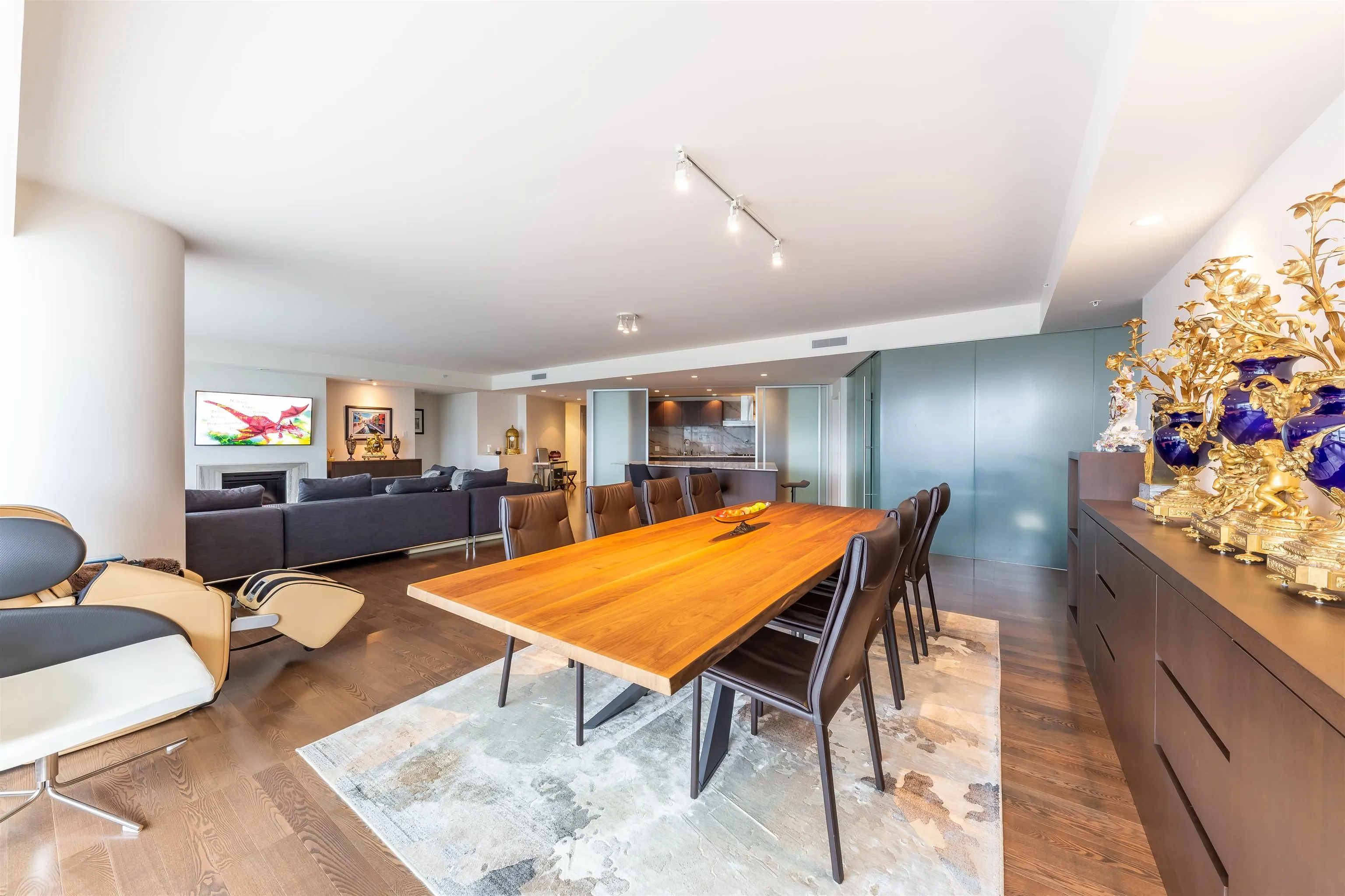 3506 1011 W Cordova Street