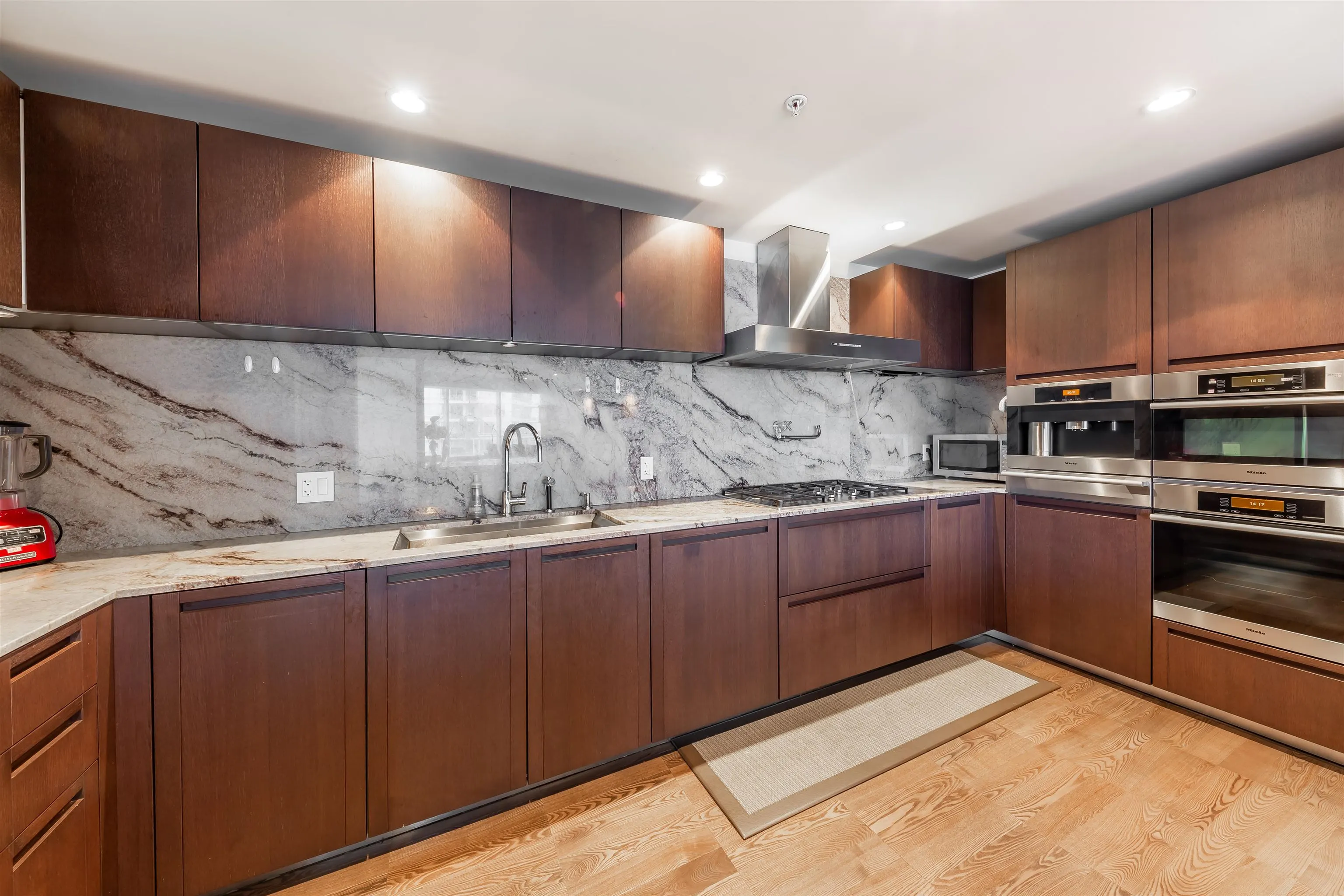 3506 1011 W Cordova Street