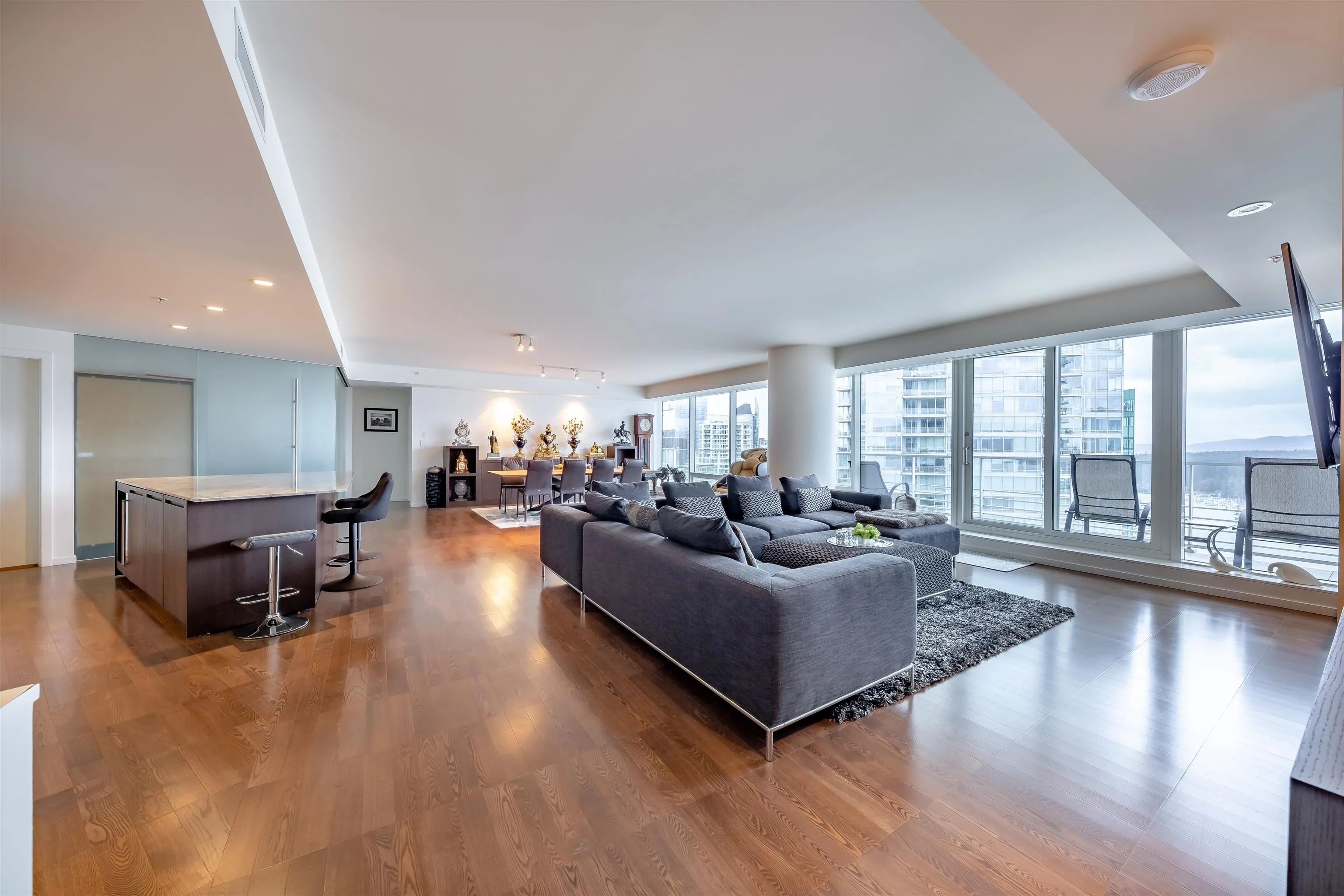 3506 1011 W Cordova Street