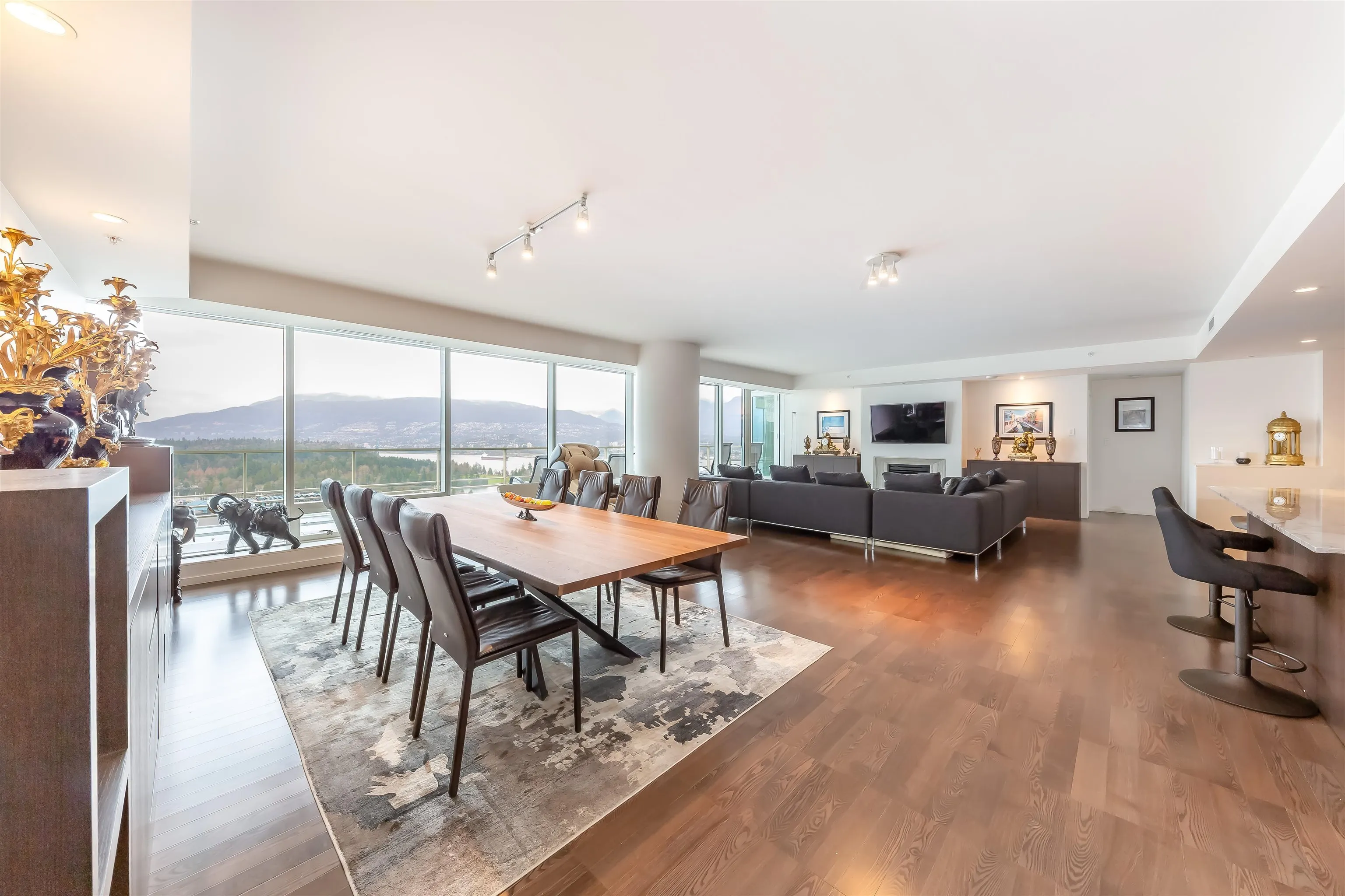3506 1011 W Cordova Street