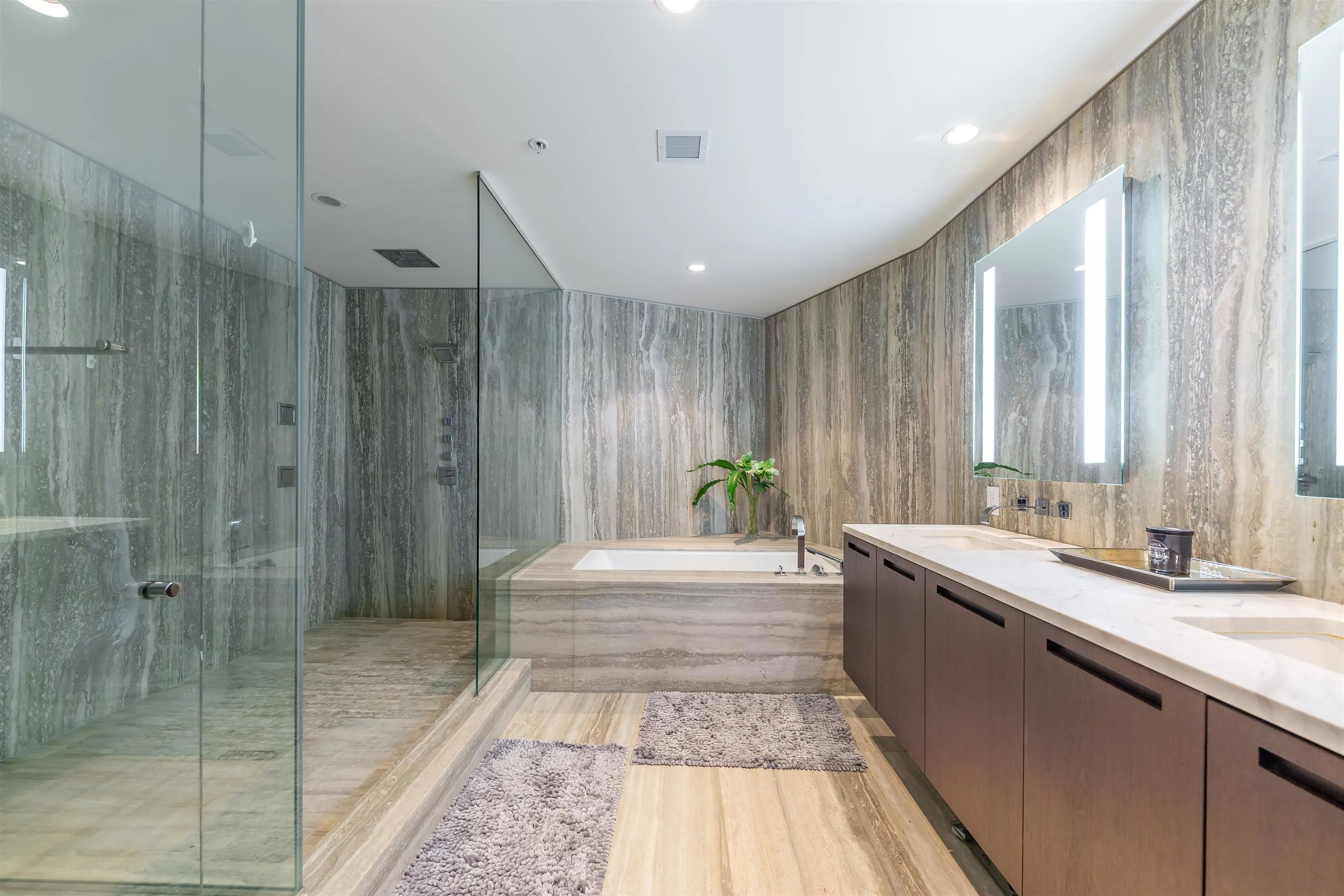 3506 1011 W Cordova Street