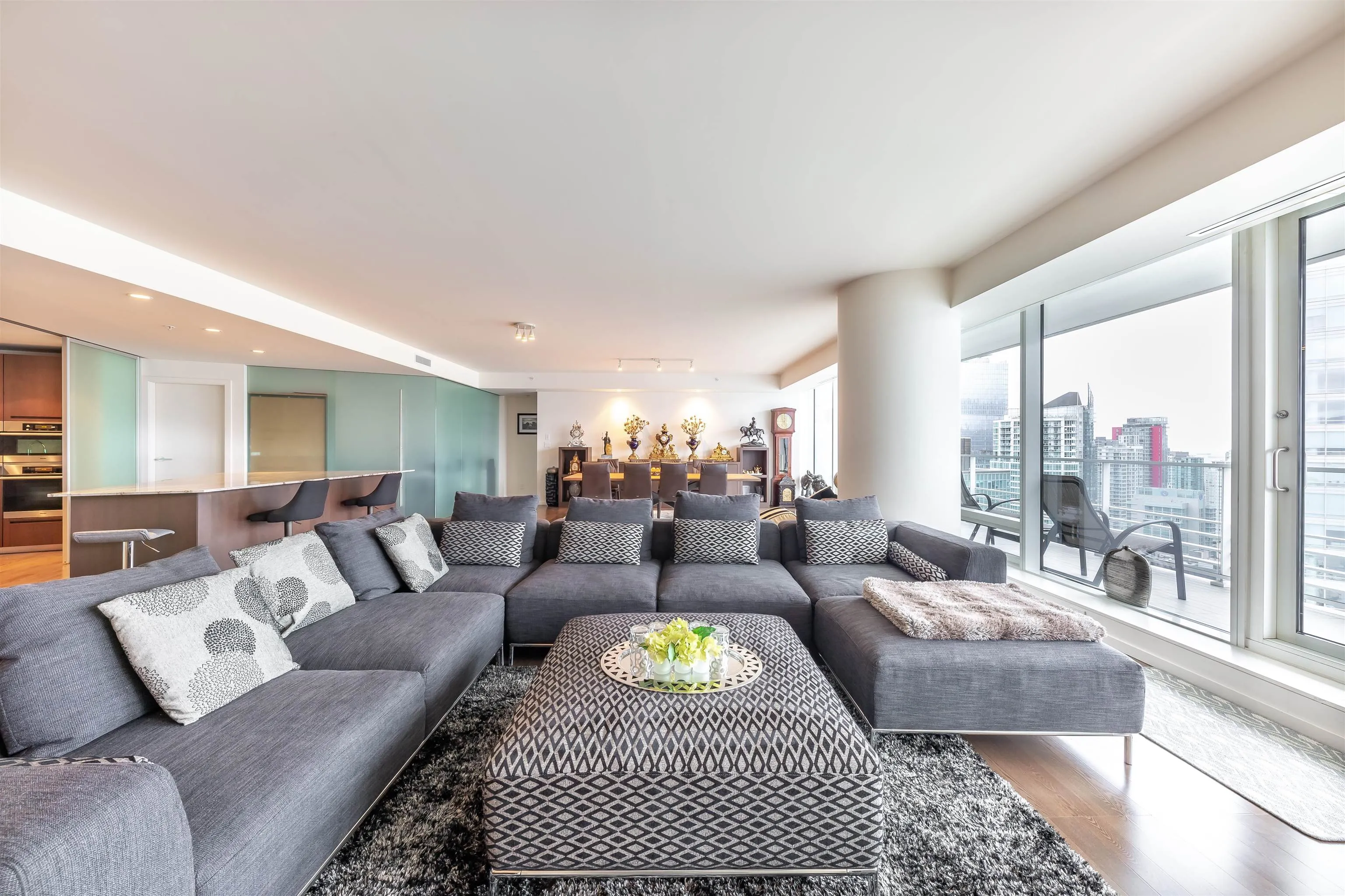 3506 1011 W Cordova Street