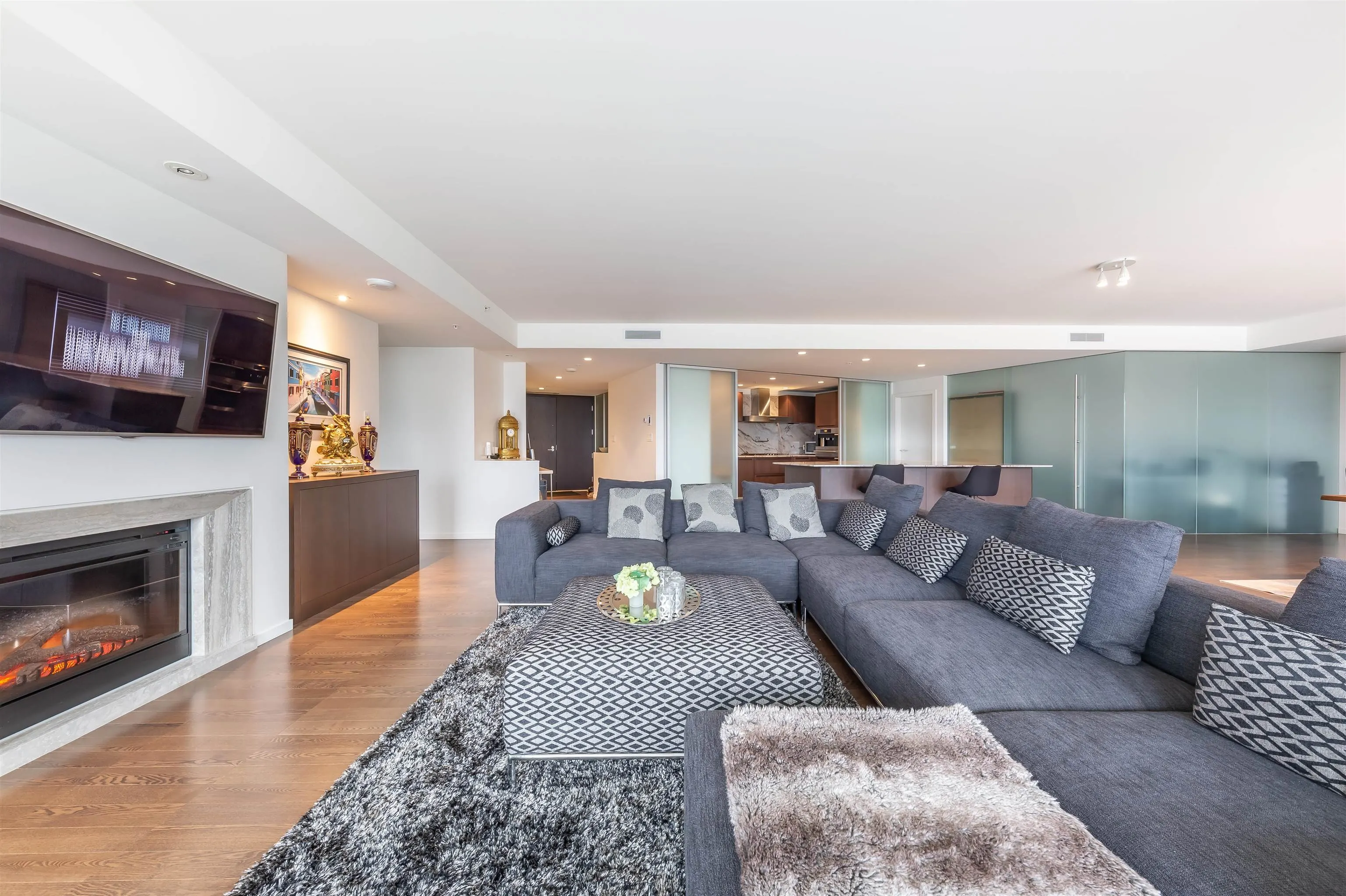 3506 1011 W Cordova Street