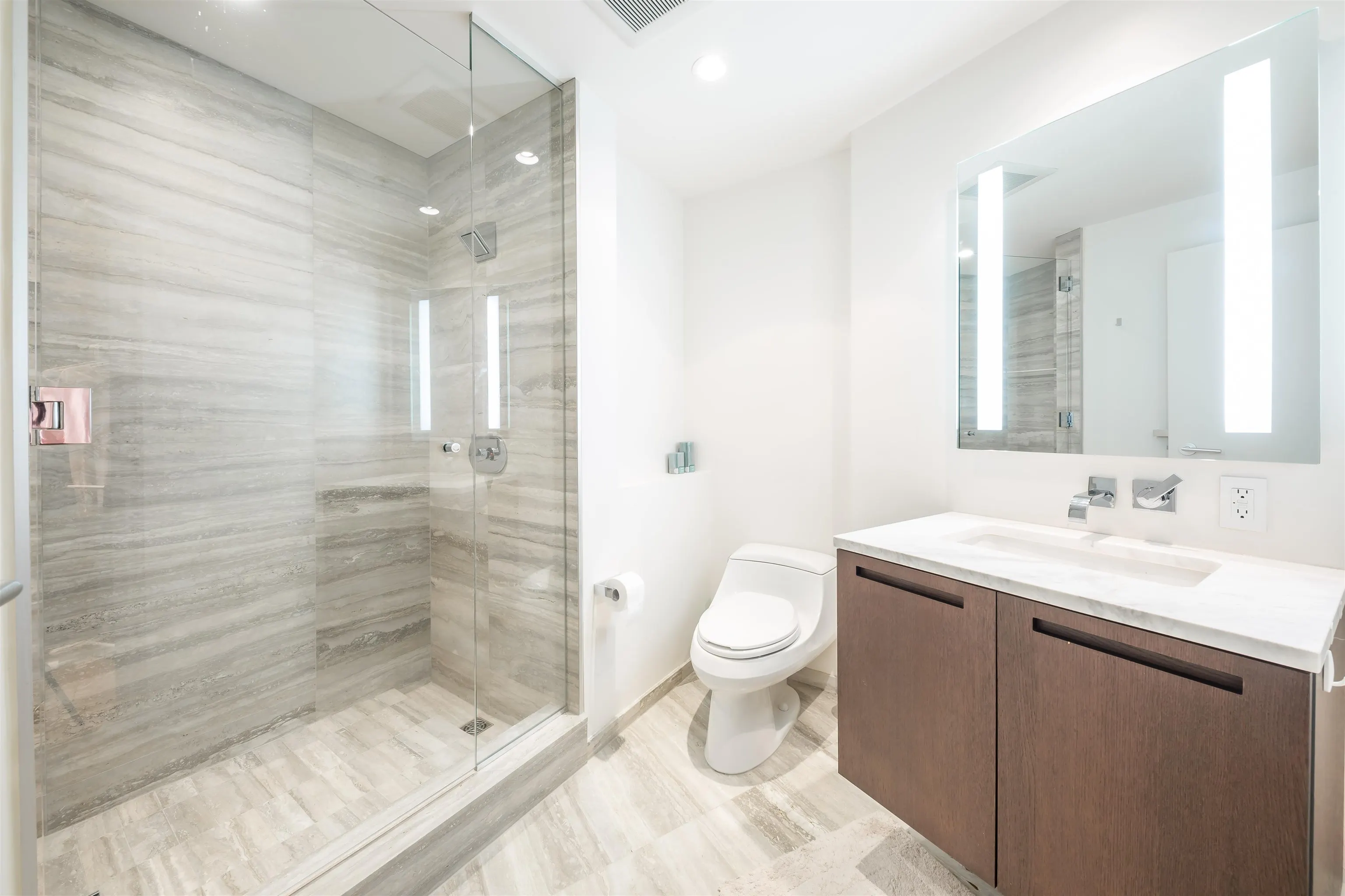 3506 1011 W Cordova Street