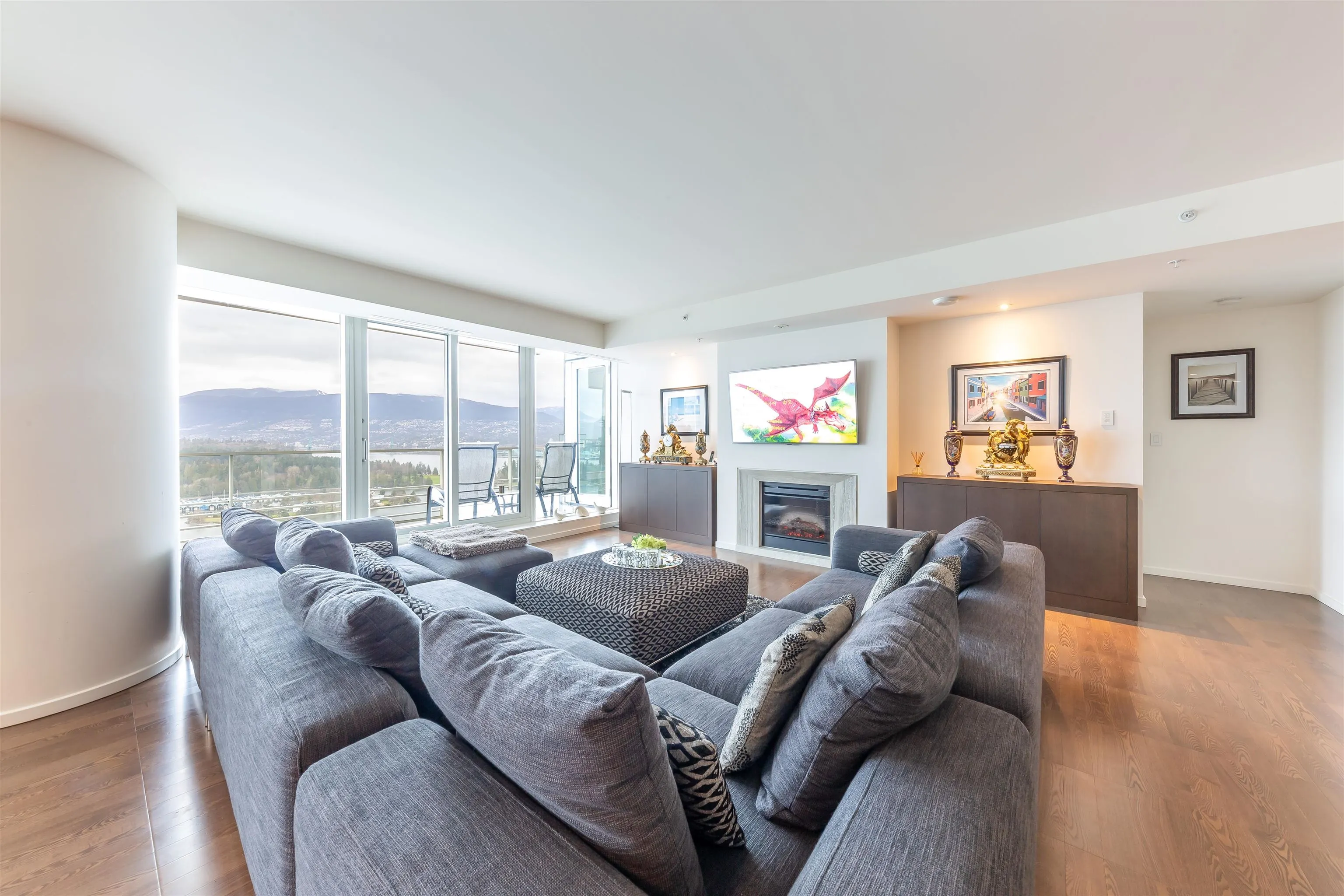 3506 1011 W Cordova Street