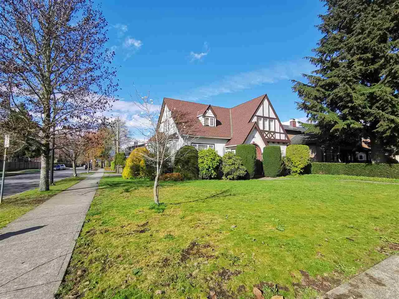 595 W 28th Avenue