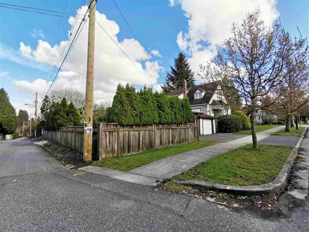 595 W 28th Avenue