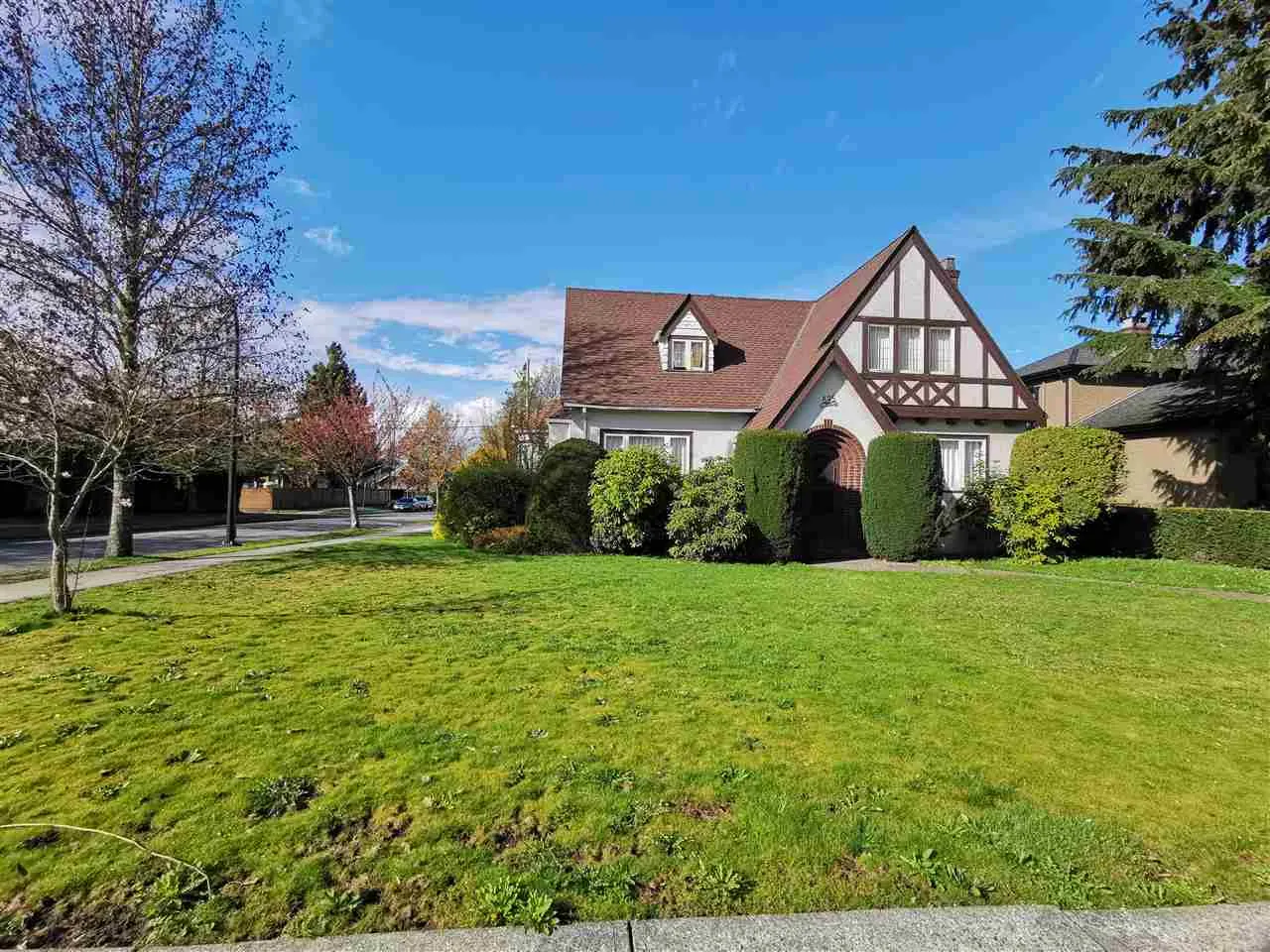 595 W 28th Avenue